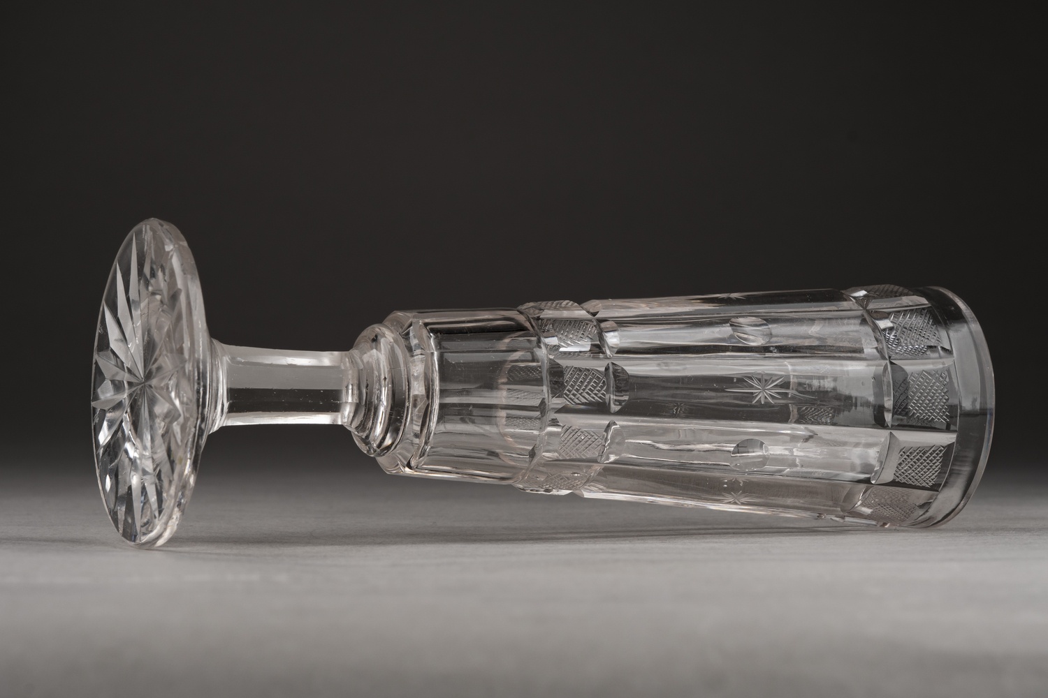 (ИСЗ) Бокал из Бахметевского сервиза 
Россия, Императорский стеклянный завод, по рисункам А. Бармина, 1820-1890-е годы.