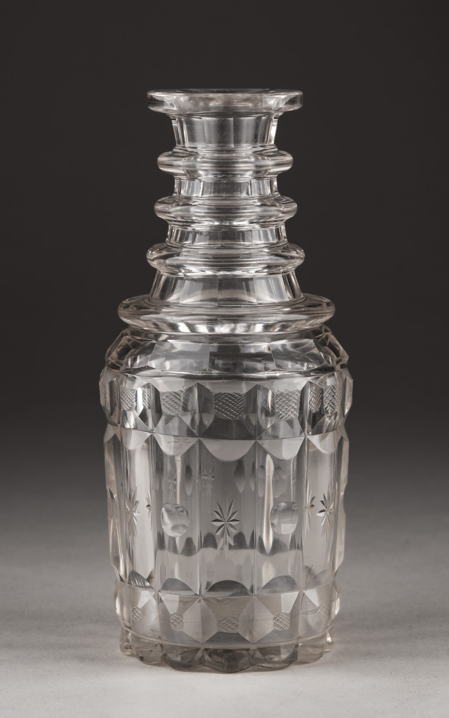 (ИСЗ) Флакон из Бахметевского сервиза. 
Россия, Императорский стеклянный завод, по рисункам А. Бармина, 1820-1890-е годы.