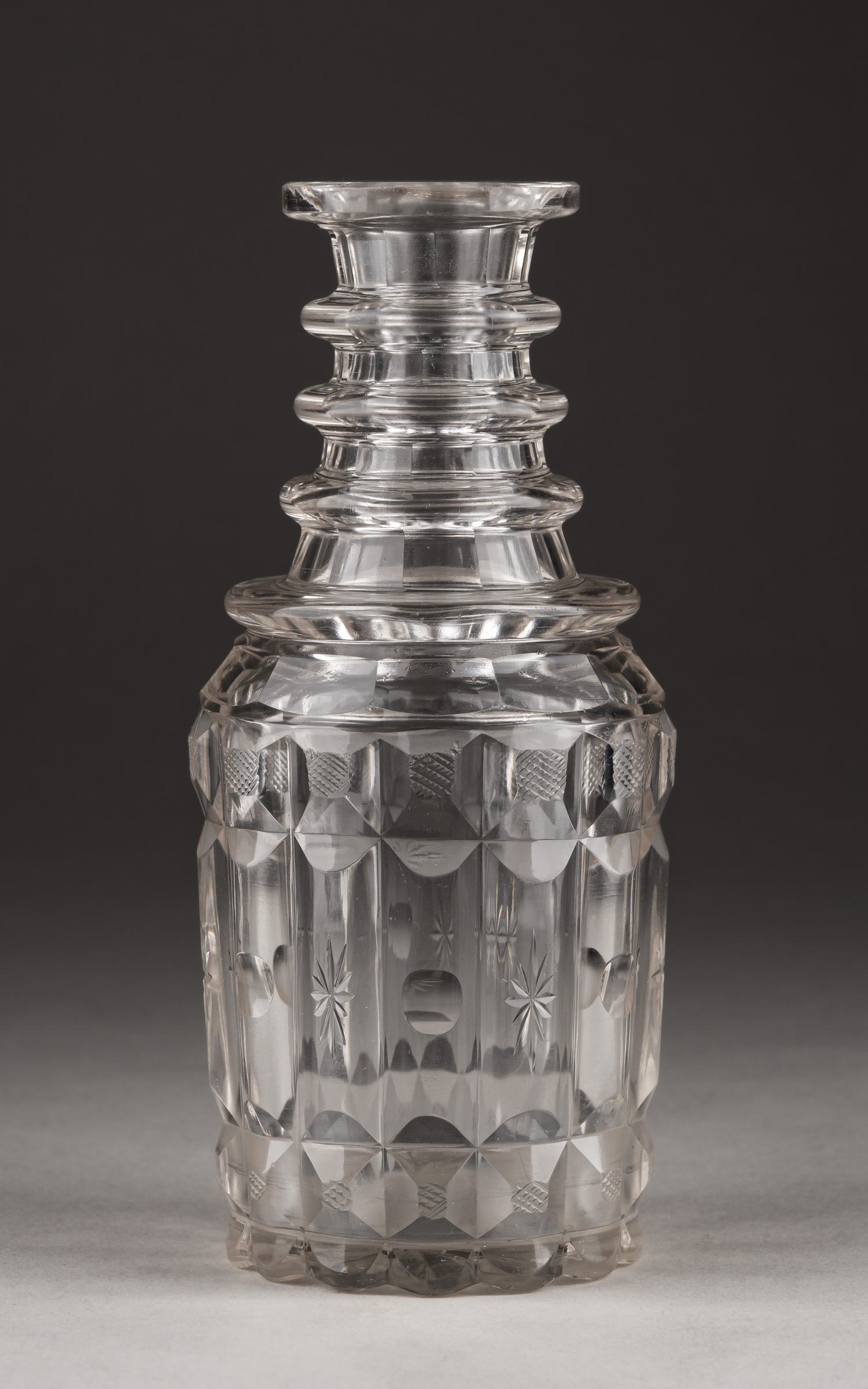 (ИСЗ) Флакон из Бахметевского сервиза. 
Россия, Императорский стеклянный завод, по рисункам А. Бармина, 1820-1890-е годы.