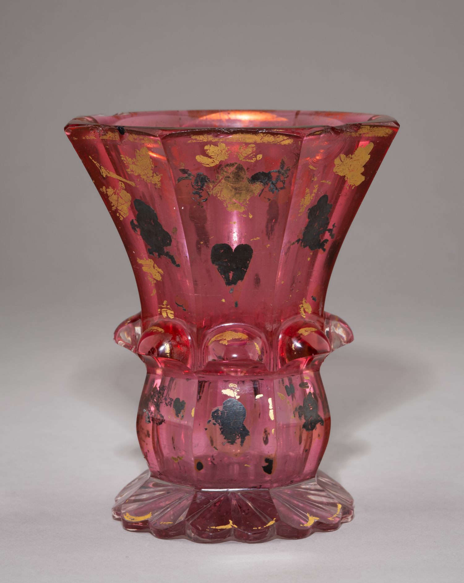 Бокал «золотой рубин» с росписью золотом и серебром.
Россия,  1840-1850-е годы.