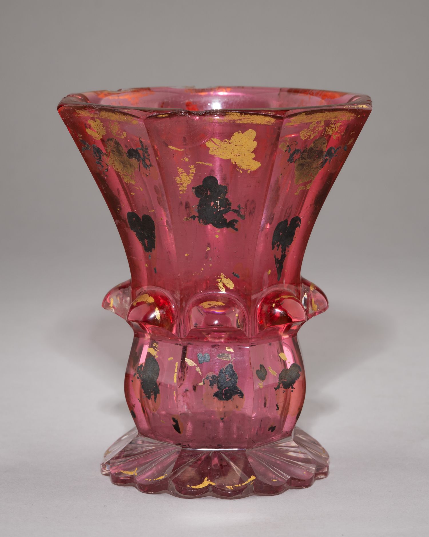 Бокал «золотой рубин» с росписью золотом и серебром.
Россия,  1840-1850-е годы.