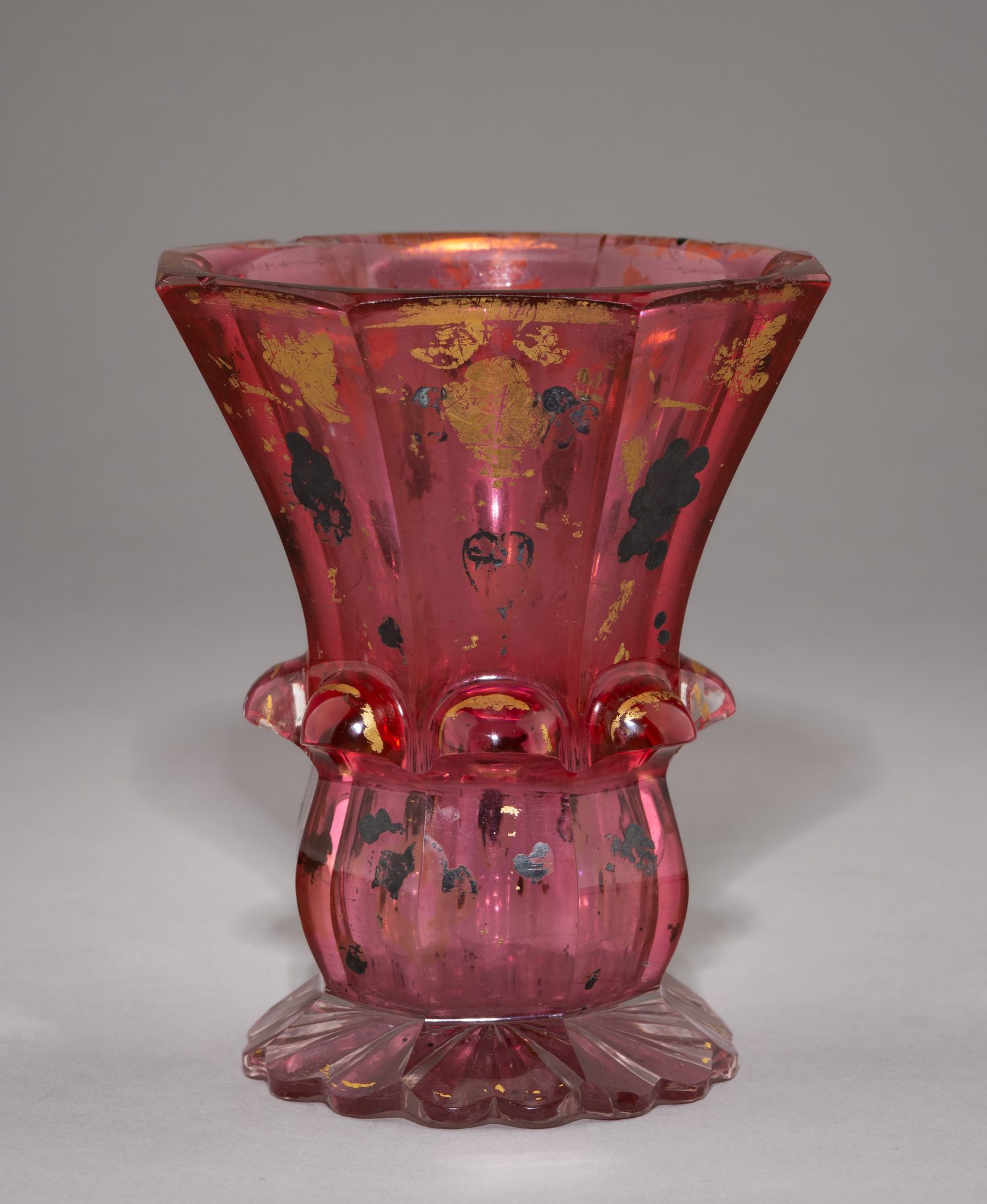 Бокал «золотой рубин» с росписью золотом и серебром.
Россия,  1840-1850-е годы.