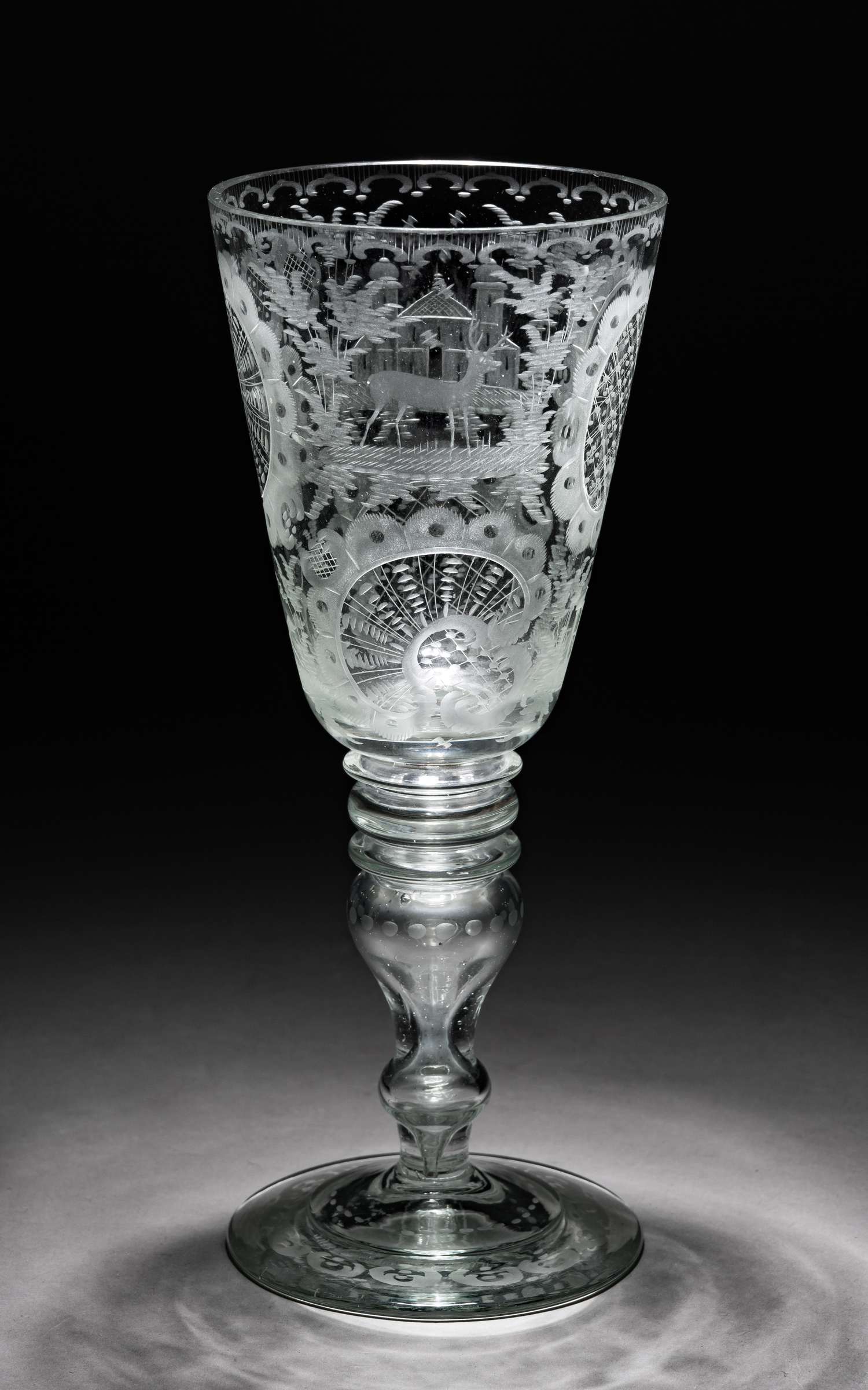 Кубок с изображением замка и оленя. 
 XVIII век.