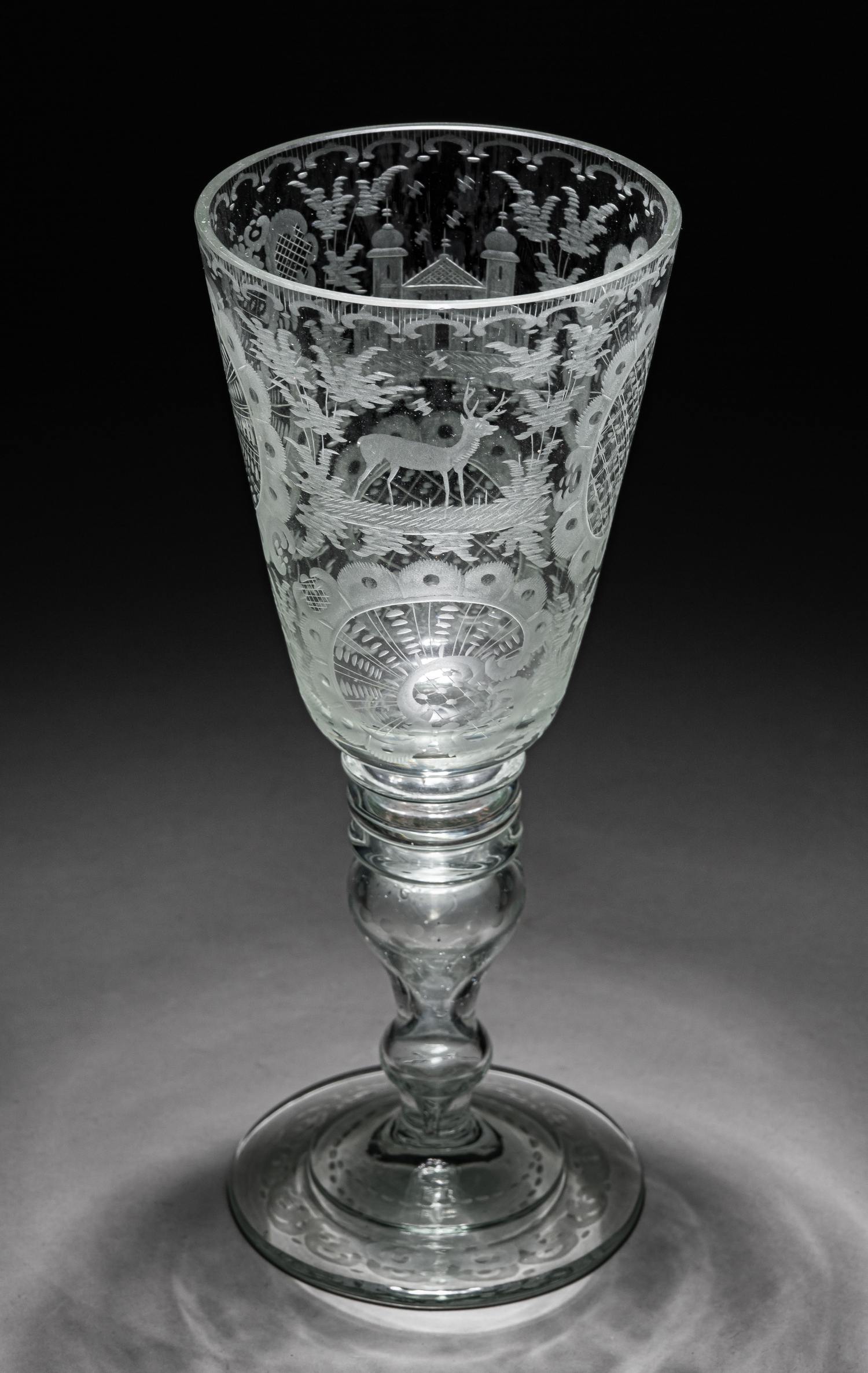 Кубок с изображением замка и оленя. 
 XVIII век.