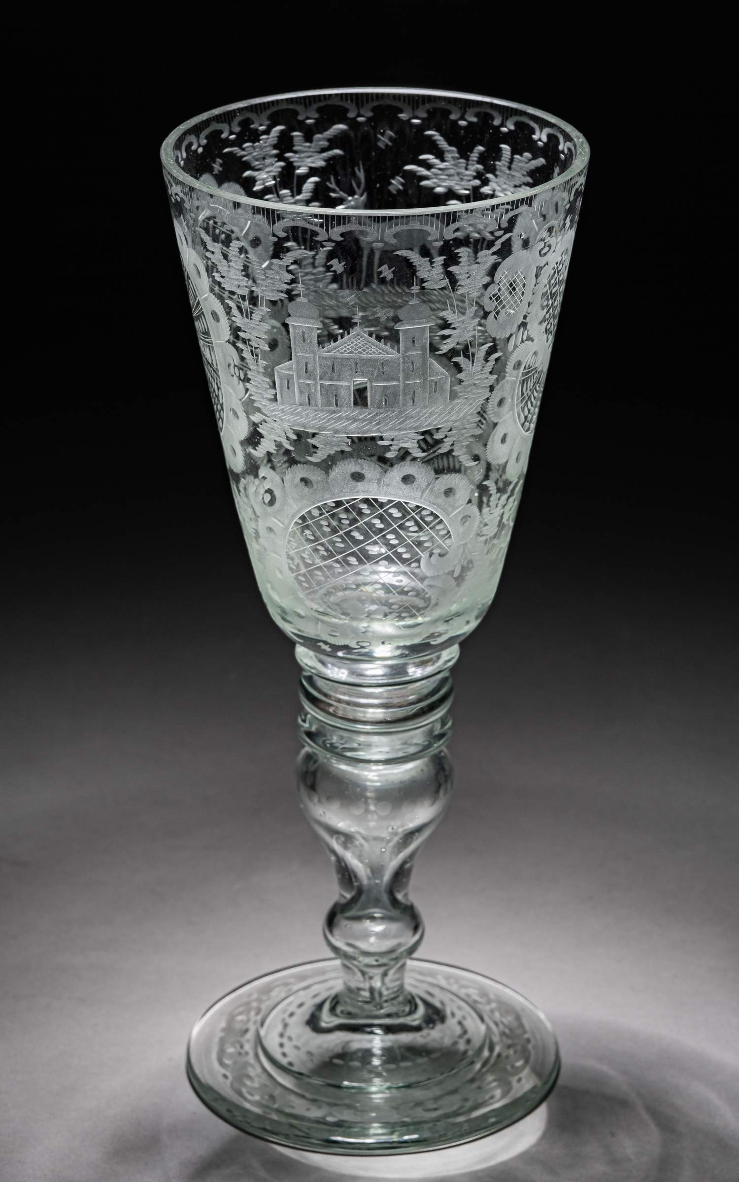 Кубок с изображением замка и оленя. 
 XVIII век.