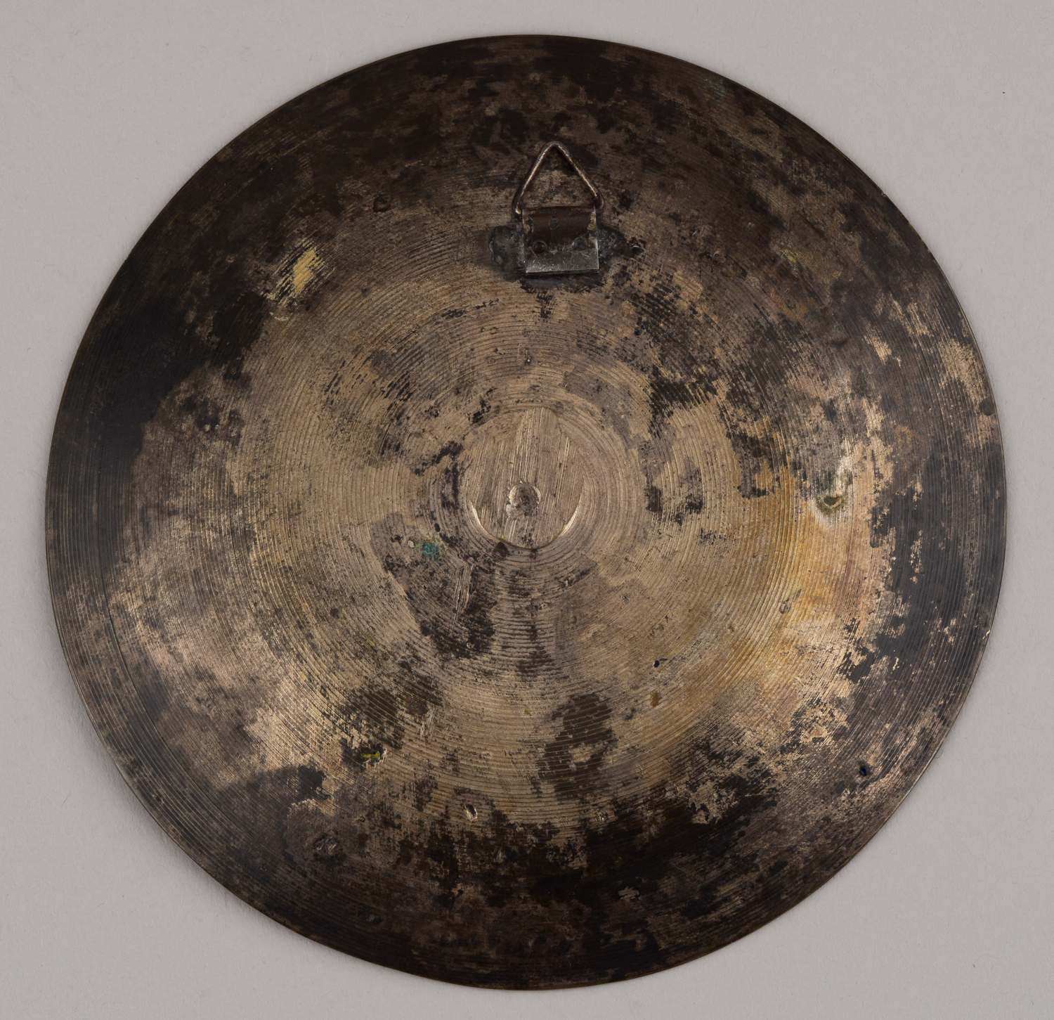 Тарелка с фантазийным орнаментом. Россия, Москва, Императорское Строгановское училище, 1900-е гг.