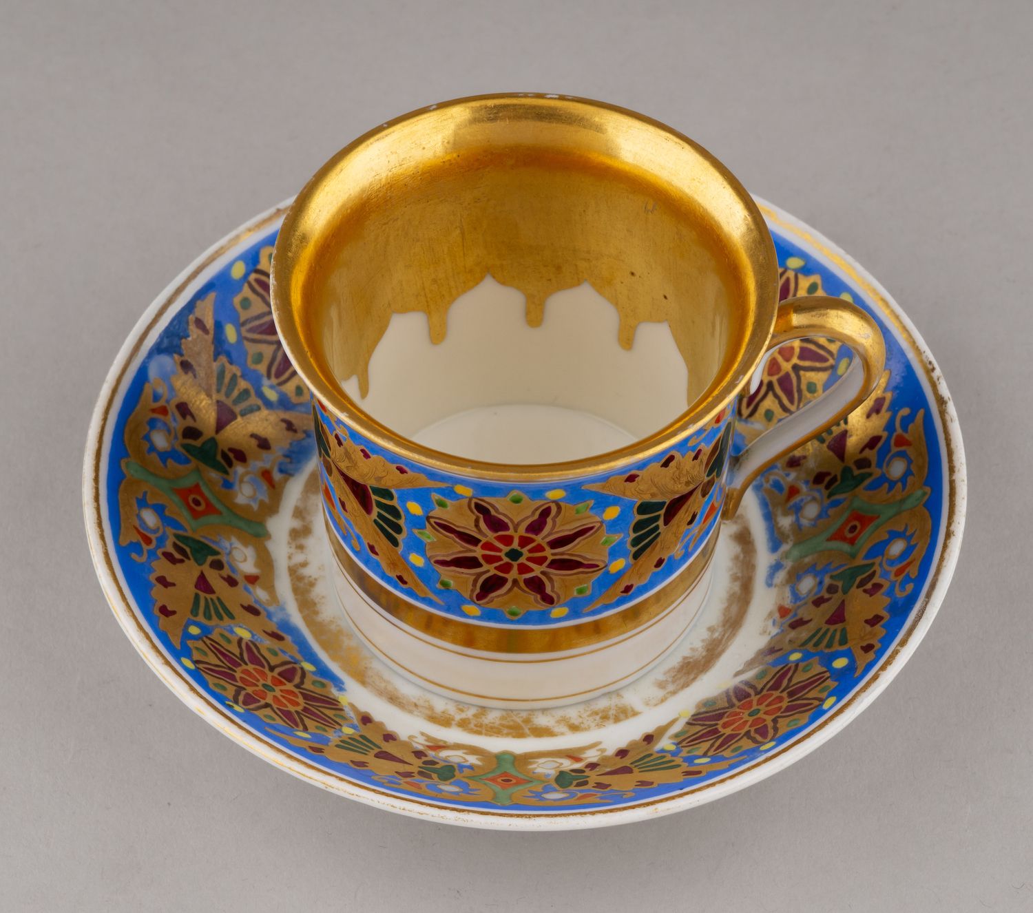 (ИФЗ. Готический сервиз) Чашка с блюдцем. Россия, Императорский фарфоровый завод, 1893 год.