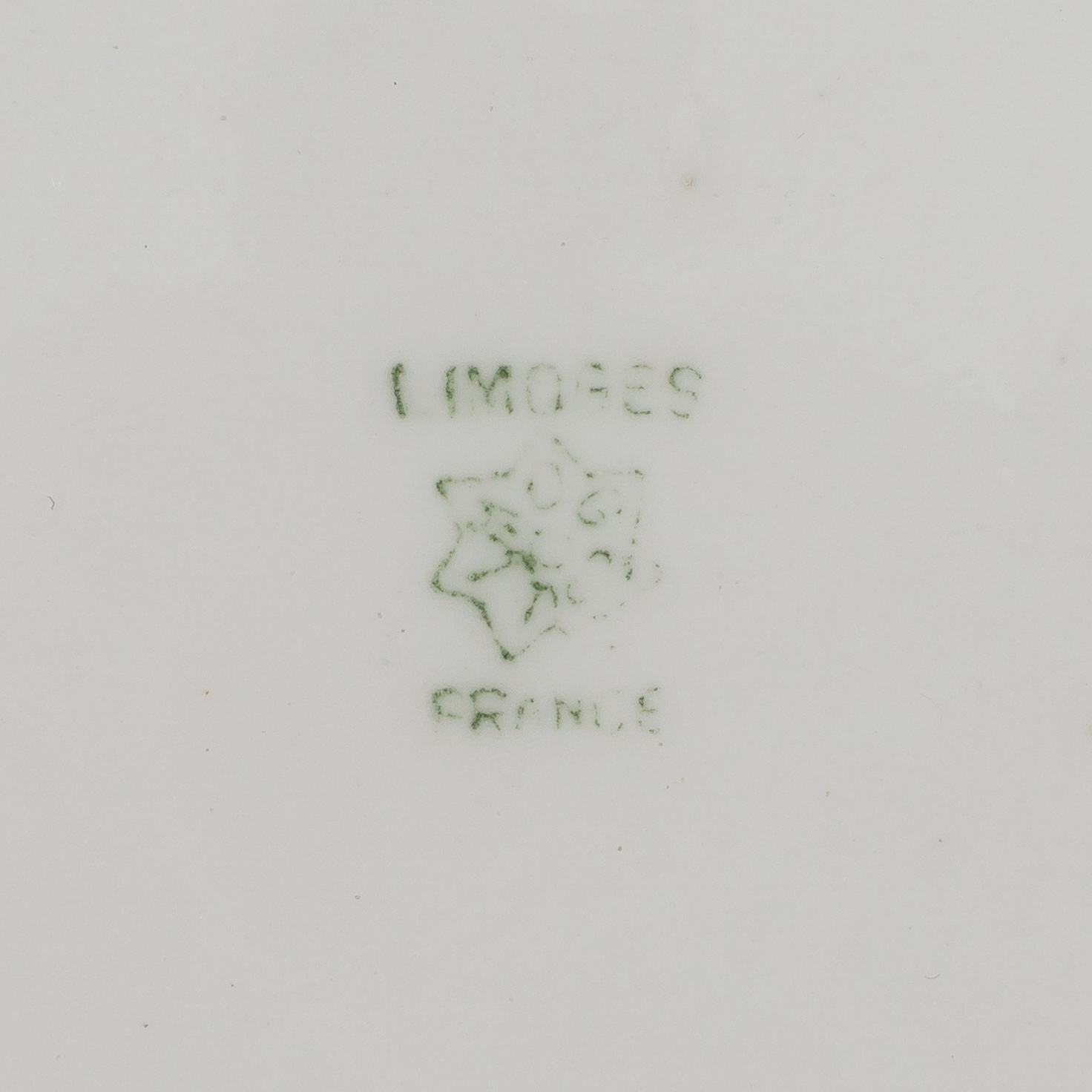 Большая настенная тарелка с изображением фазанов. Франция, Лимож, фабрика Coiffe Jeune,1891–1914 годы.