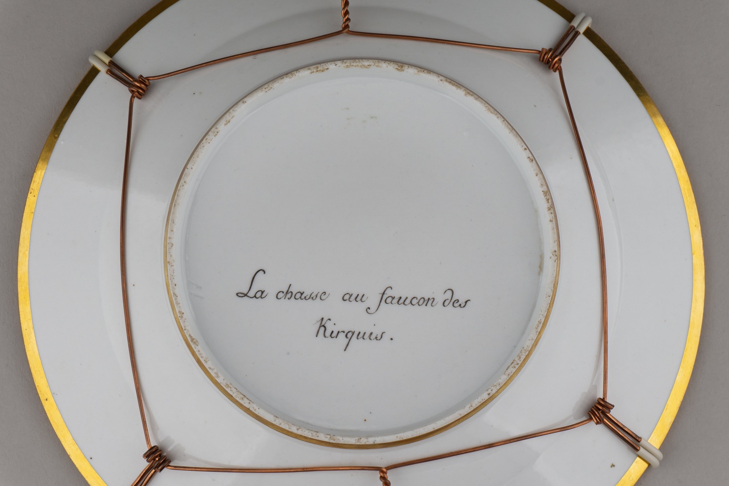 (ИФЗ. Свебах. Две экспертизы) Тарелка «Киргизская беркутовская охота».
Императорский фарфоровый завод, художник – Ж.-Ф. Ж. Свебах, по гравюре Корнеева Е.М., 1820-е годы.