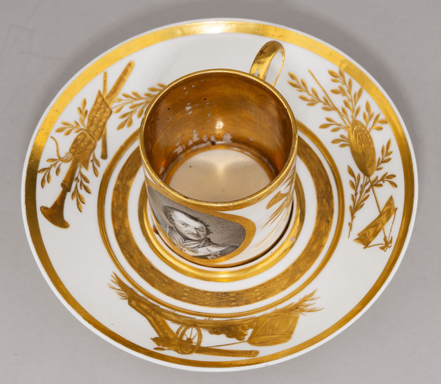 (Попов.) Чашка с блюдцем с портретом атамана Донского казачьего войска генерала М.И. Платова. 
Россия, завод А.Г. Попова, 1810-е годы.