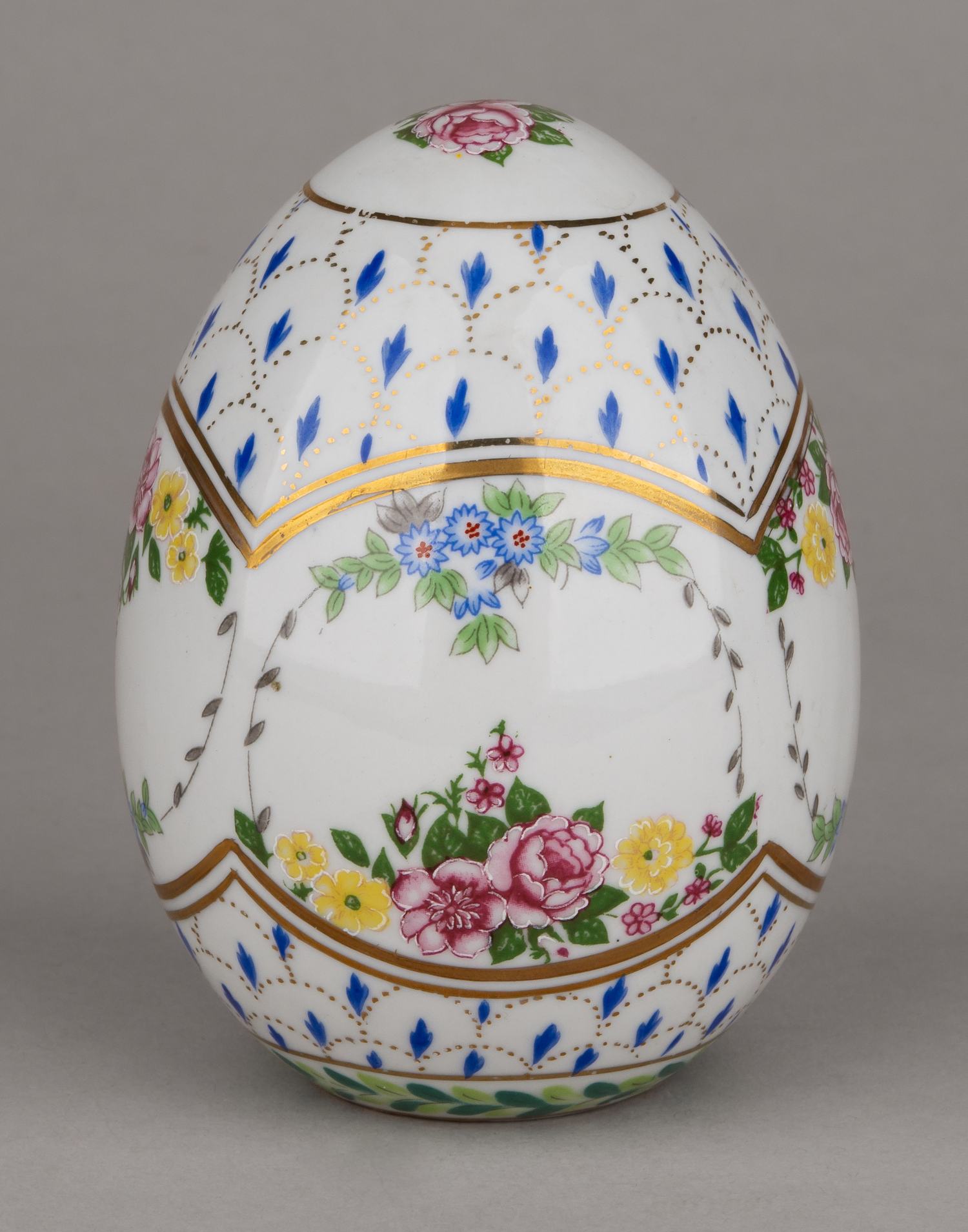 Яйцо пасхальное с изображением цветочных гирлянд. Россия, XX век.