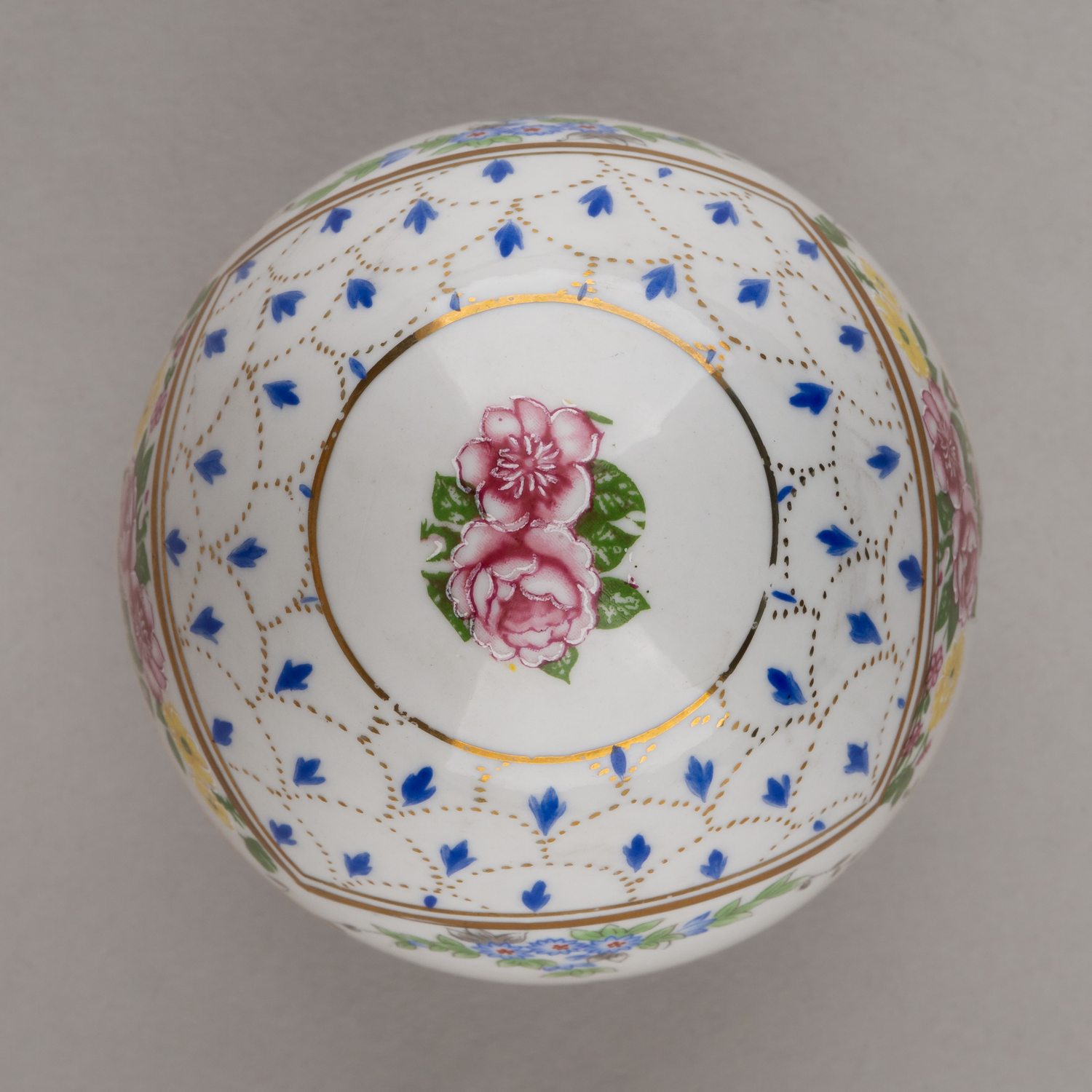 Яйцо пасхальное с изображением цветочных гирлянд. Россия, XX век.