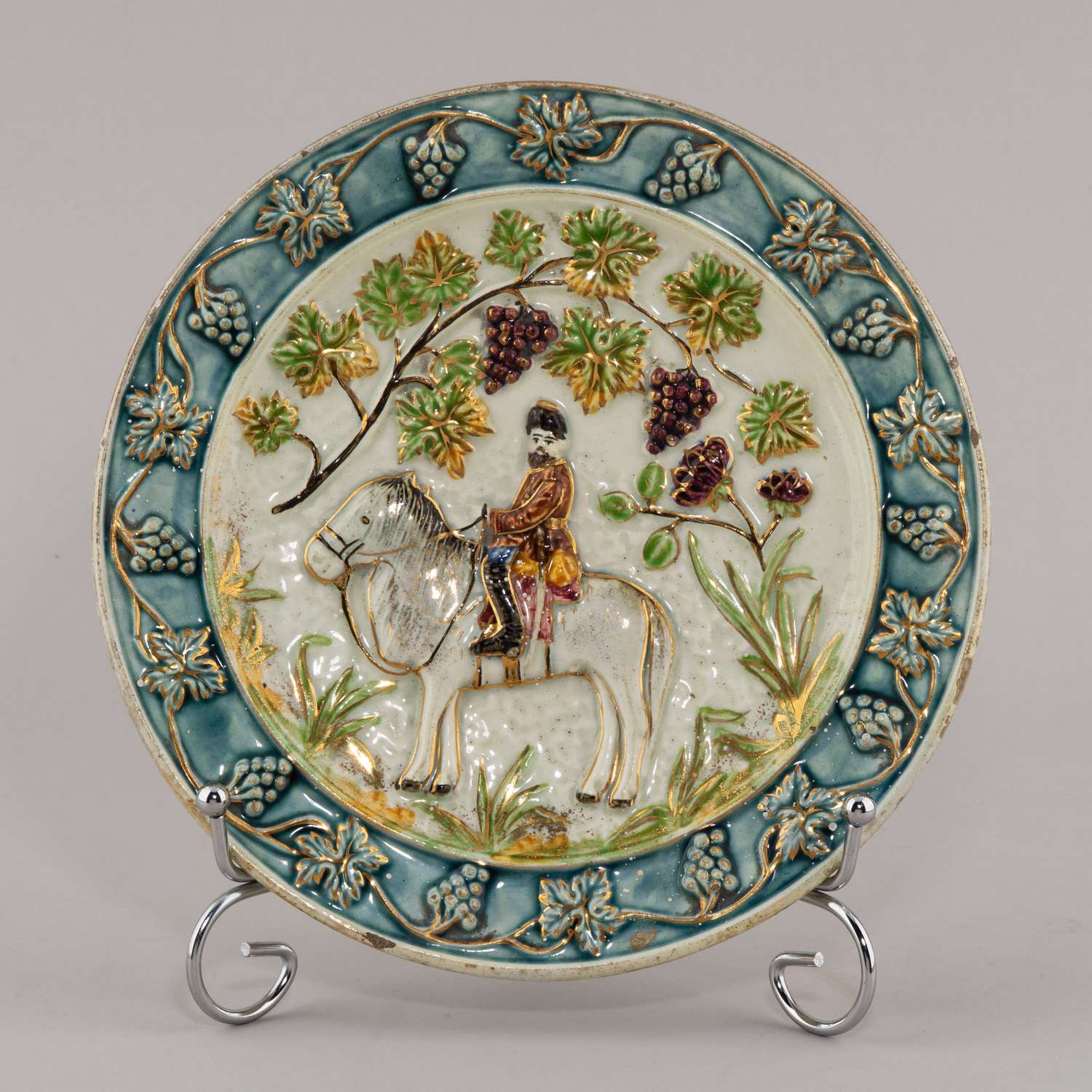 Тарелка, «Казак на коне». Россия, Завод М.С. Кузнецова в Твери, 1870-1872 годы.