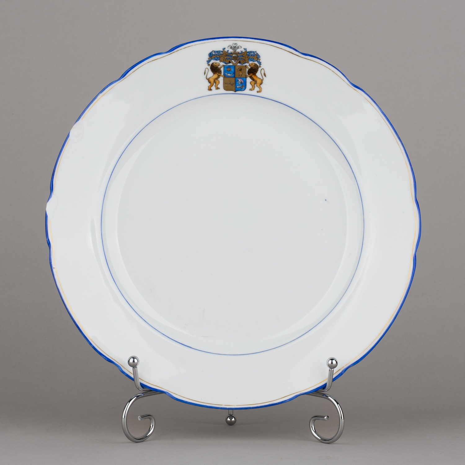 Тарелка с гербом рода Савельевых. Германия. Конец XIX - начало XX века.