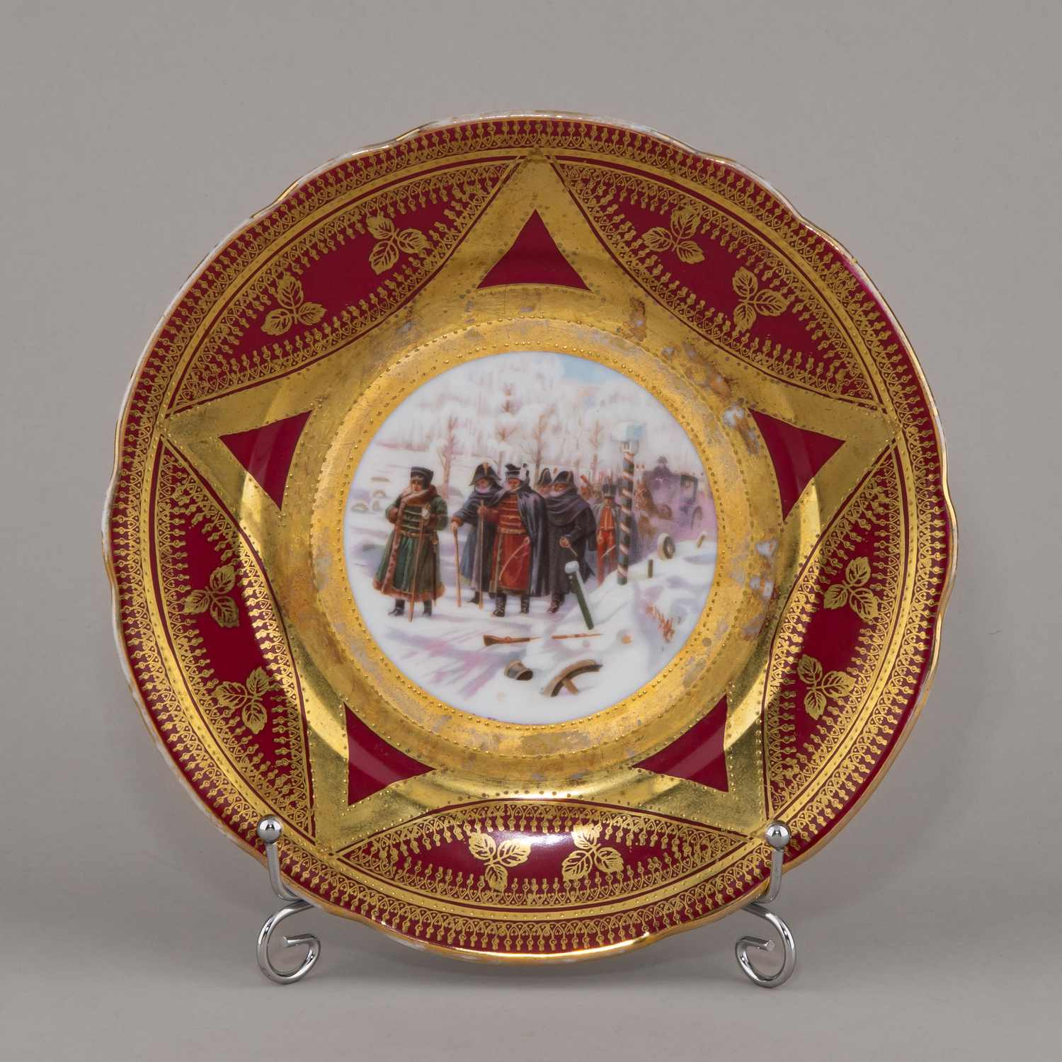 (Гарднер) Тарелка «Отступление Наполеона из Москвы». 
Россия, Москва, фабрика Ф.Я. Гарднера, 1912.