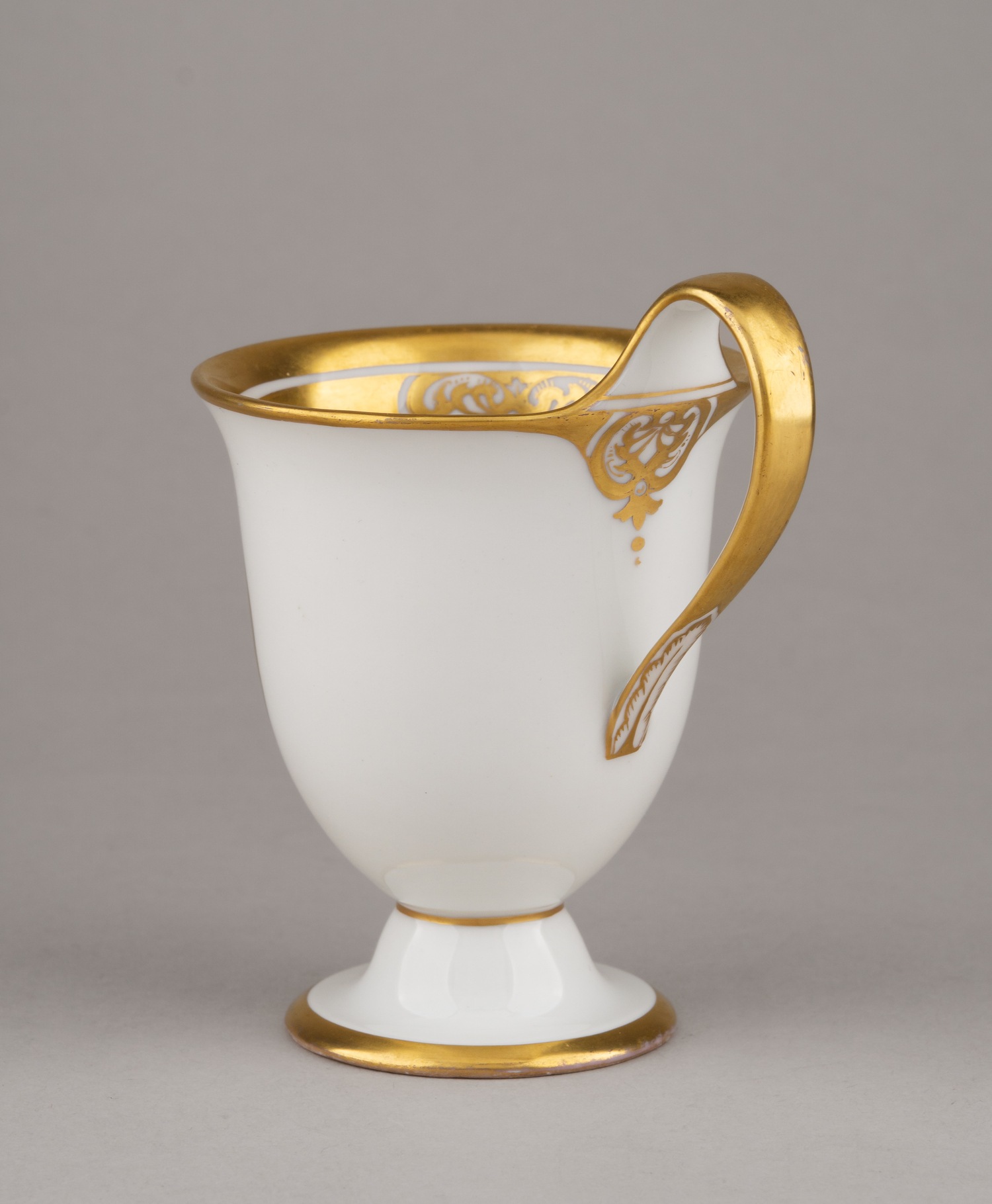 (KPM) Кофейная пара с портретом Фридриха Великого. Германия, Берлин, Королевская фарфоровая мануфактура. Конец XIX века.