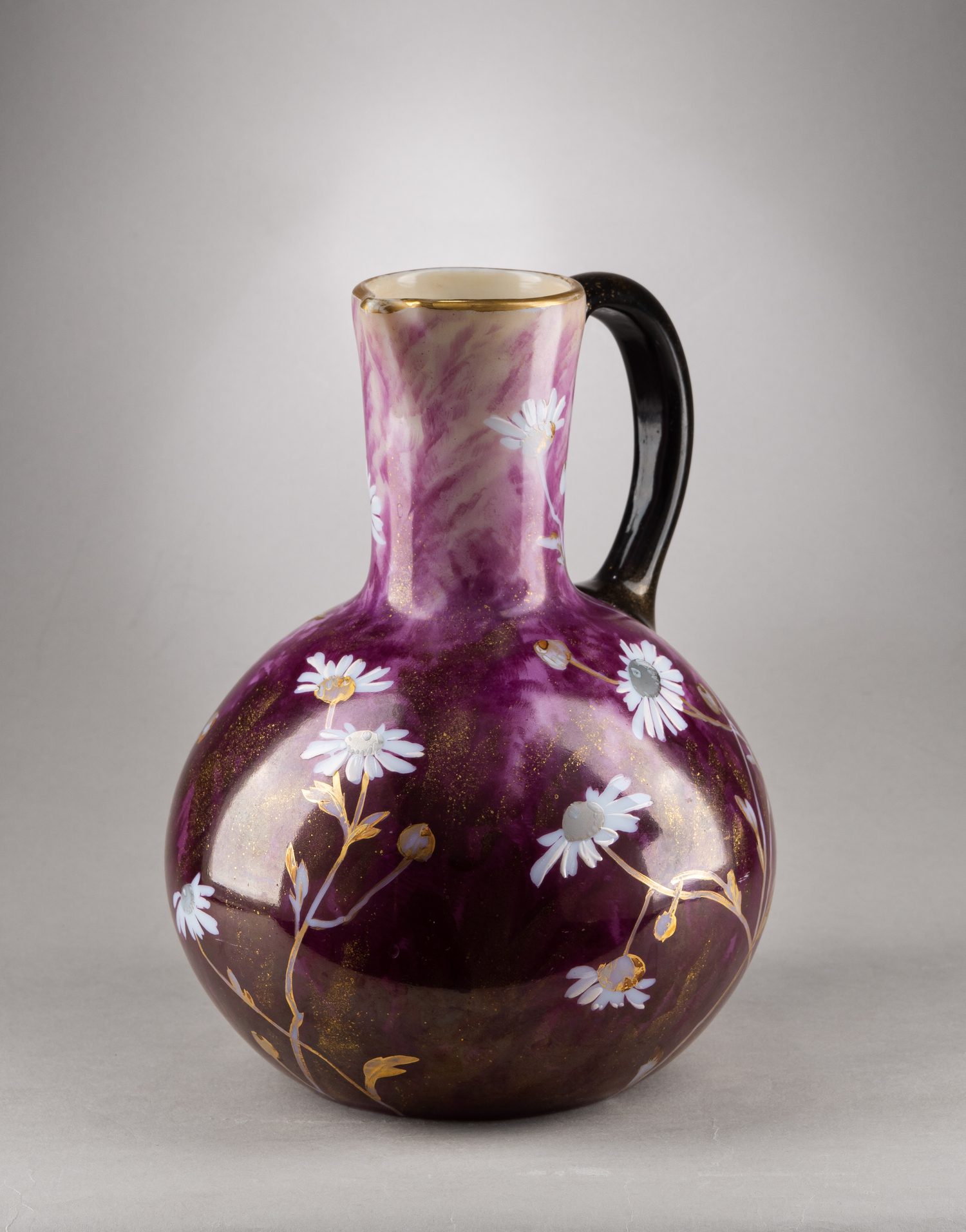 Кувшин с изображением ромашек. Западная Европа. Начало XX века.