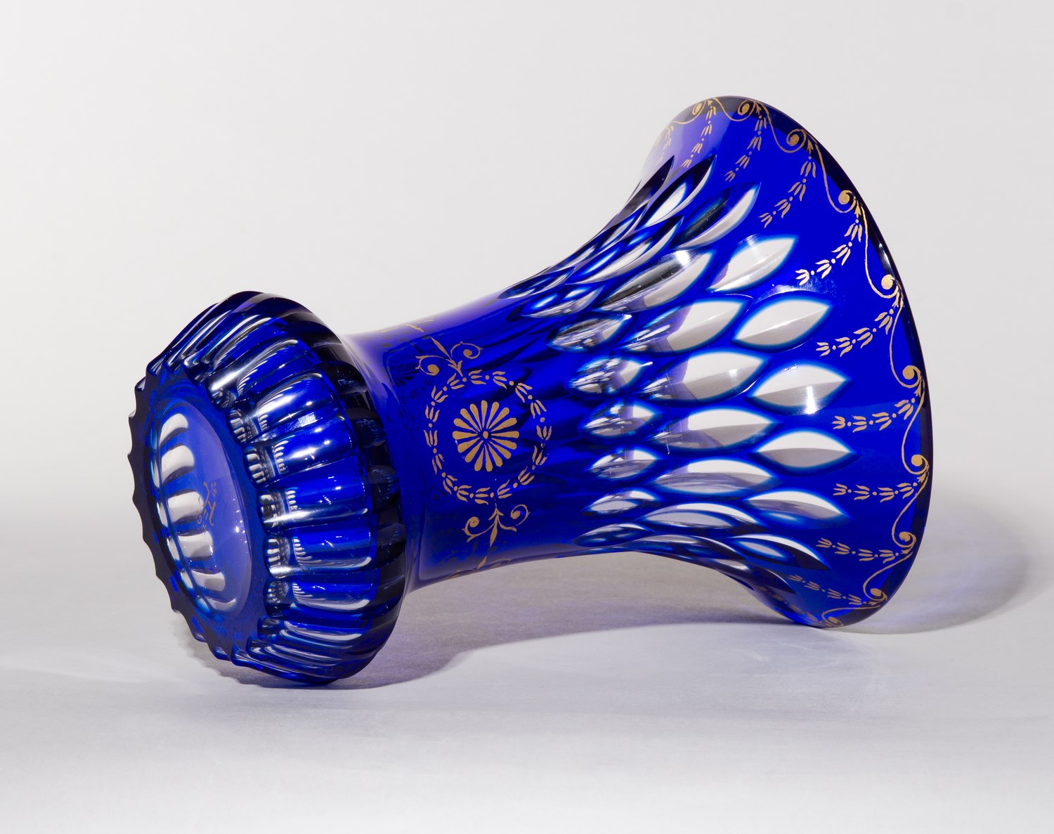 (ИСЗ. С экспертизой) Ваза двухслойного стекла. 
Россия, Императорские фарфоровый и стеклянный заводы, 1914.