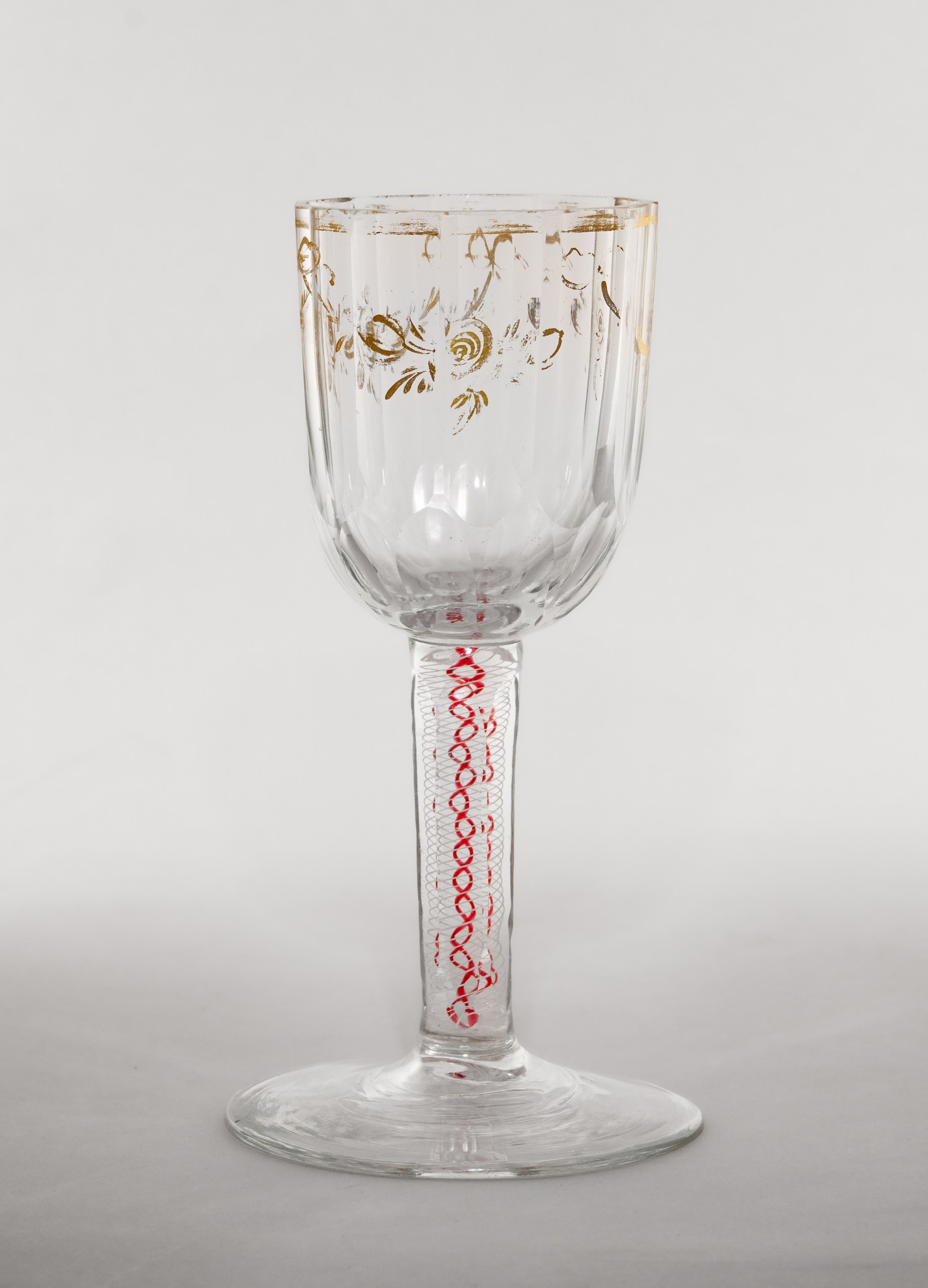 (С экспертизой) Рюмка с филигранью и росписью цветочными гирляндами. 
Россия, Императорский завод, конец 1790 – начало 1800.