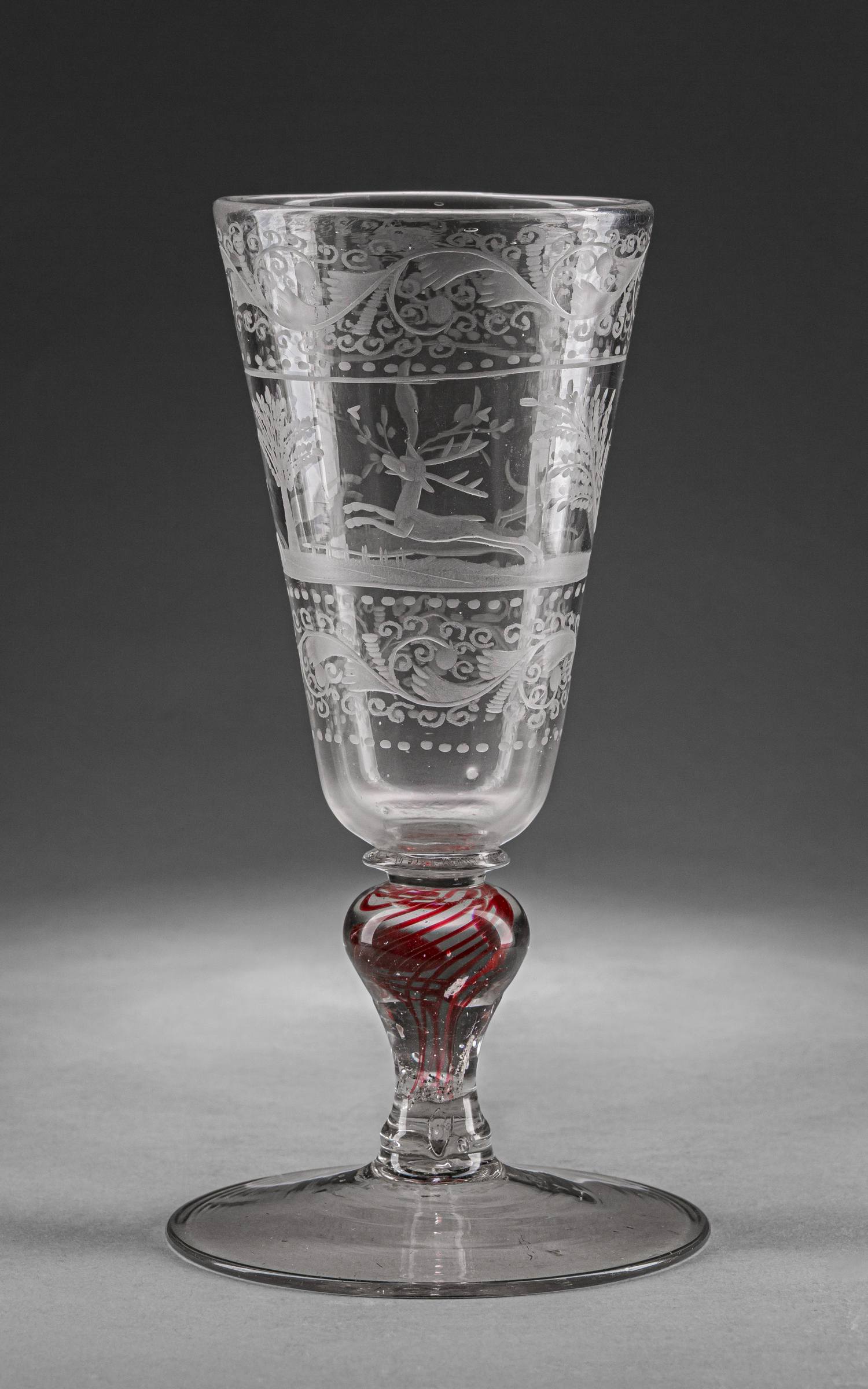 (С экспертизой) Бокал со сценами охоты.
Россия, Ямбургский или Петербургский завод , 1720-30-е годы.