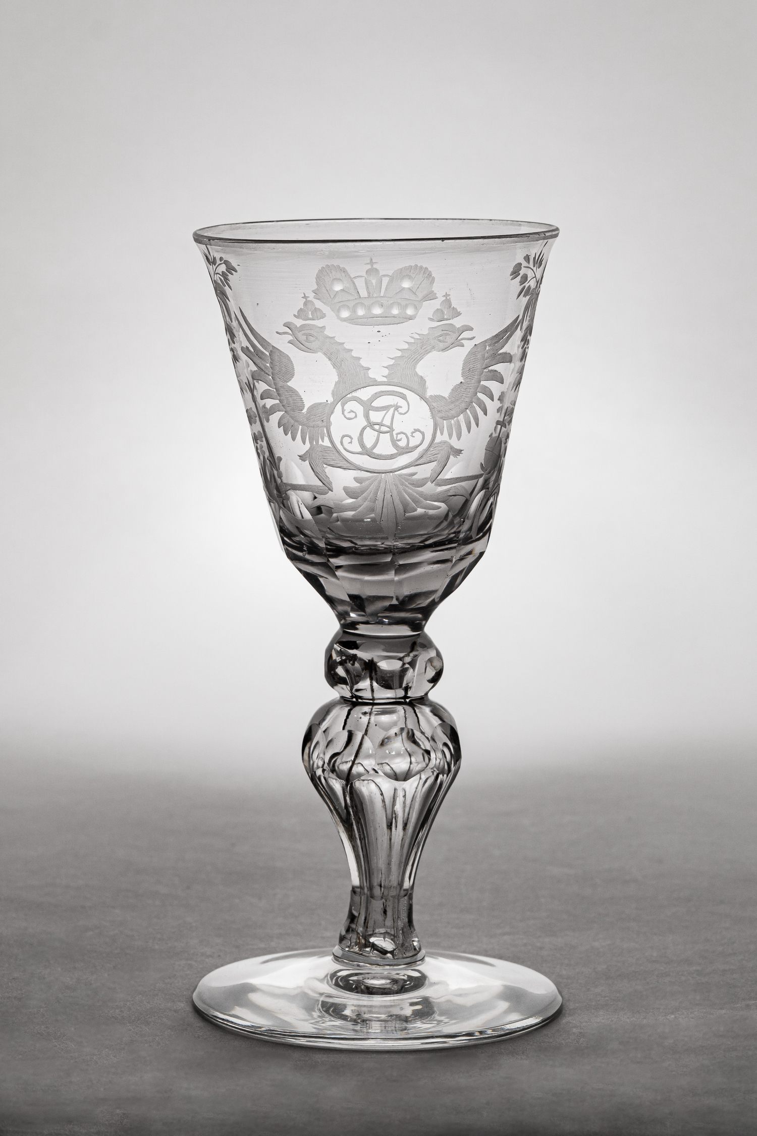 (С экспертизой) Кубок с вензелем императрицы Екатерины II. 
Россия, Петербургский стеклянный завод, 1770-1780-е годы.