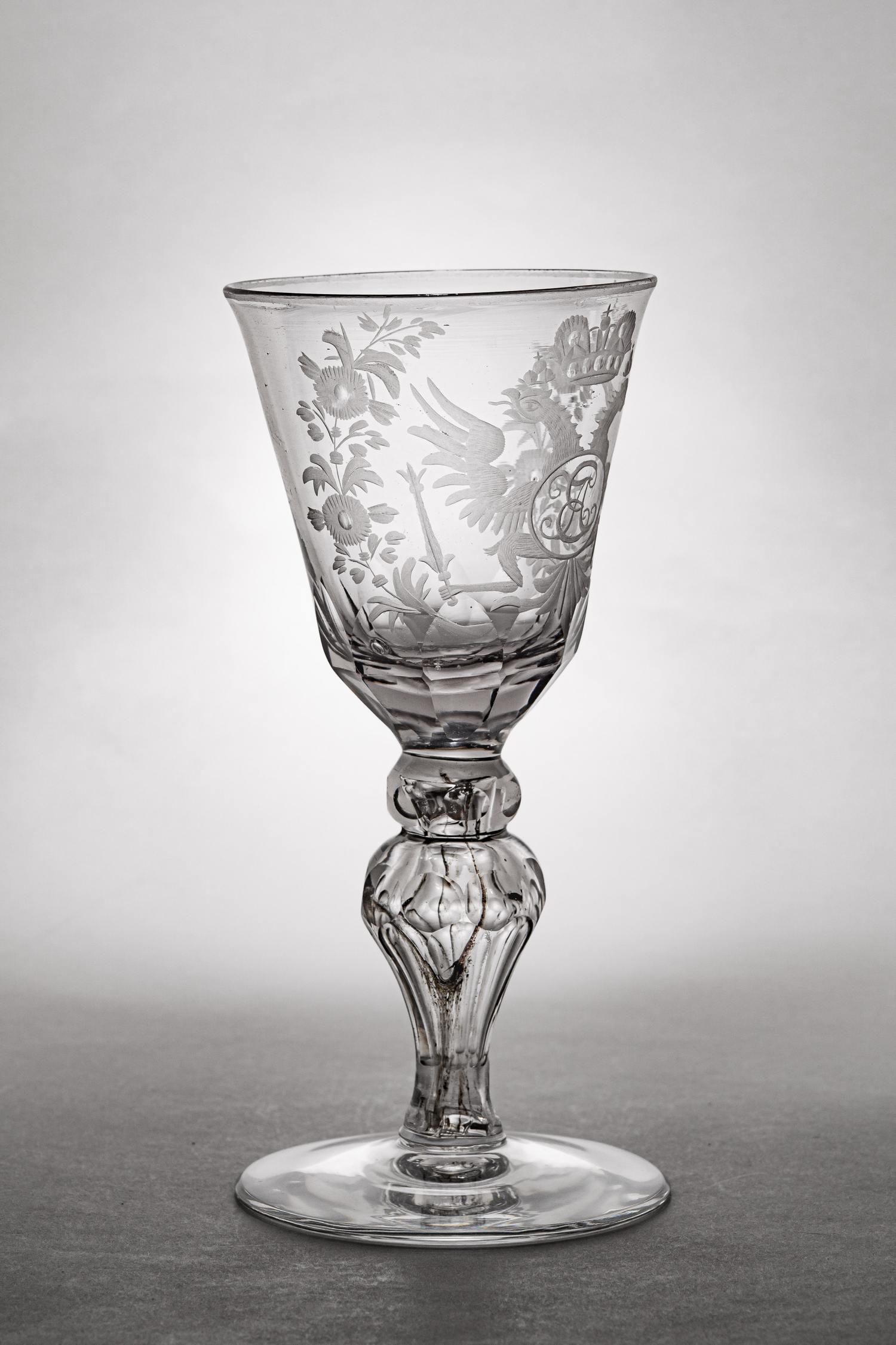 (С экспертизой) Кубок с вензелем императрицы Екатерины II. 
Россия, Петербургский стеклянный завод, 1770-1780-е годы.