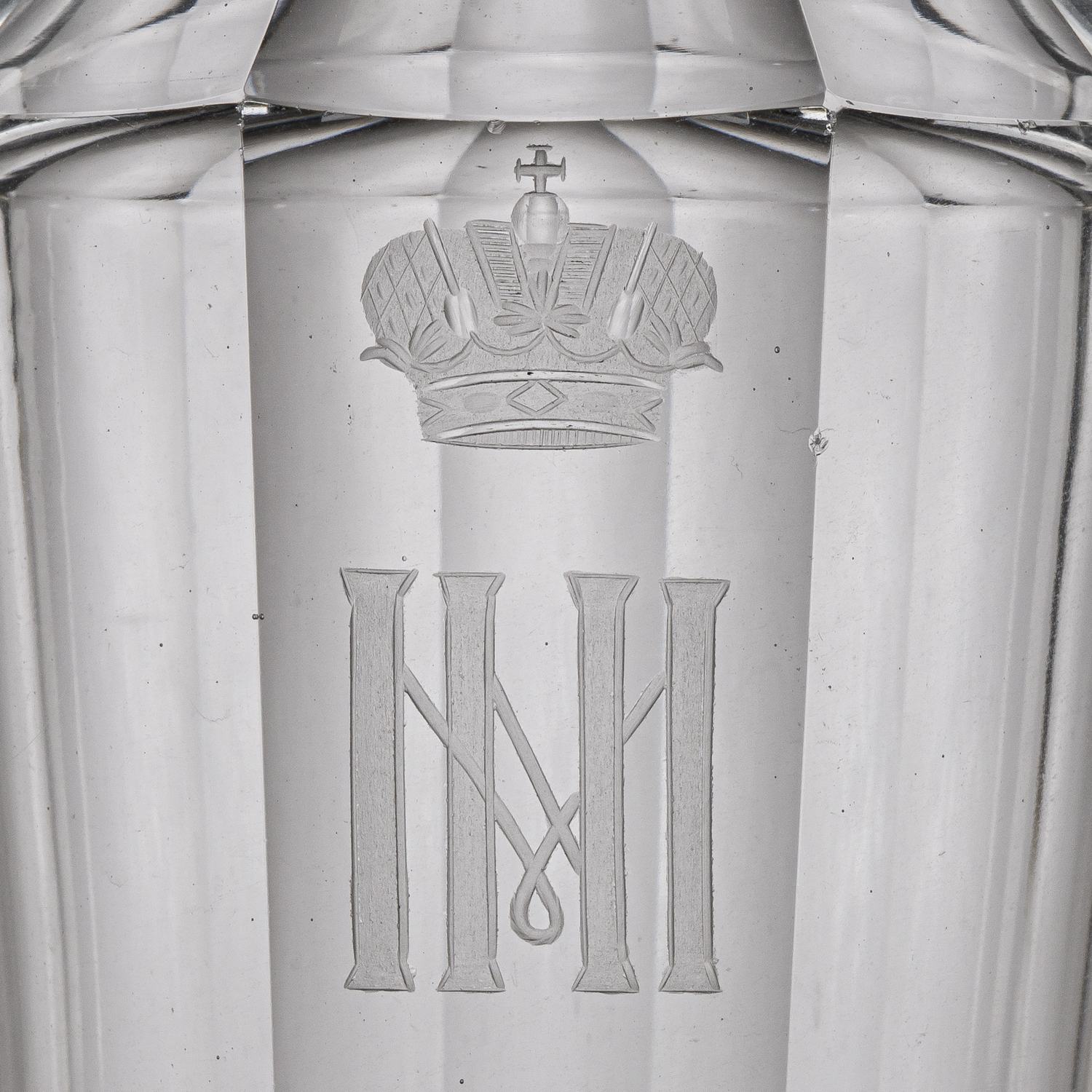 (ИСЗ) Графин из сервиза великого князя Михаила Николаевича. Россия, Императорский стеклянный завод, последняя четверть XIX века.