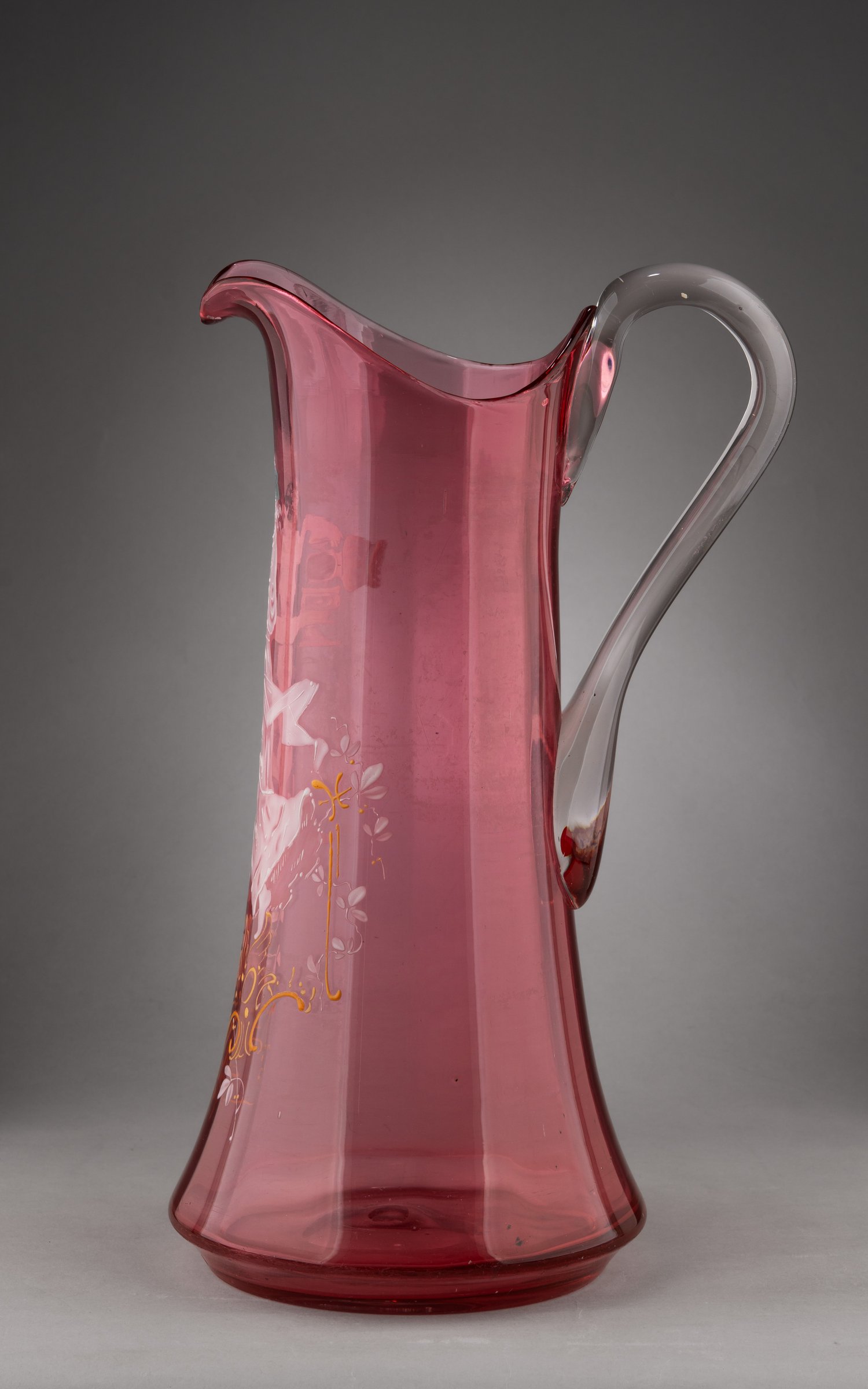 Кувшин с эмалевой миниатюрой «Вакханка». Конец XIX века.