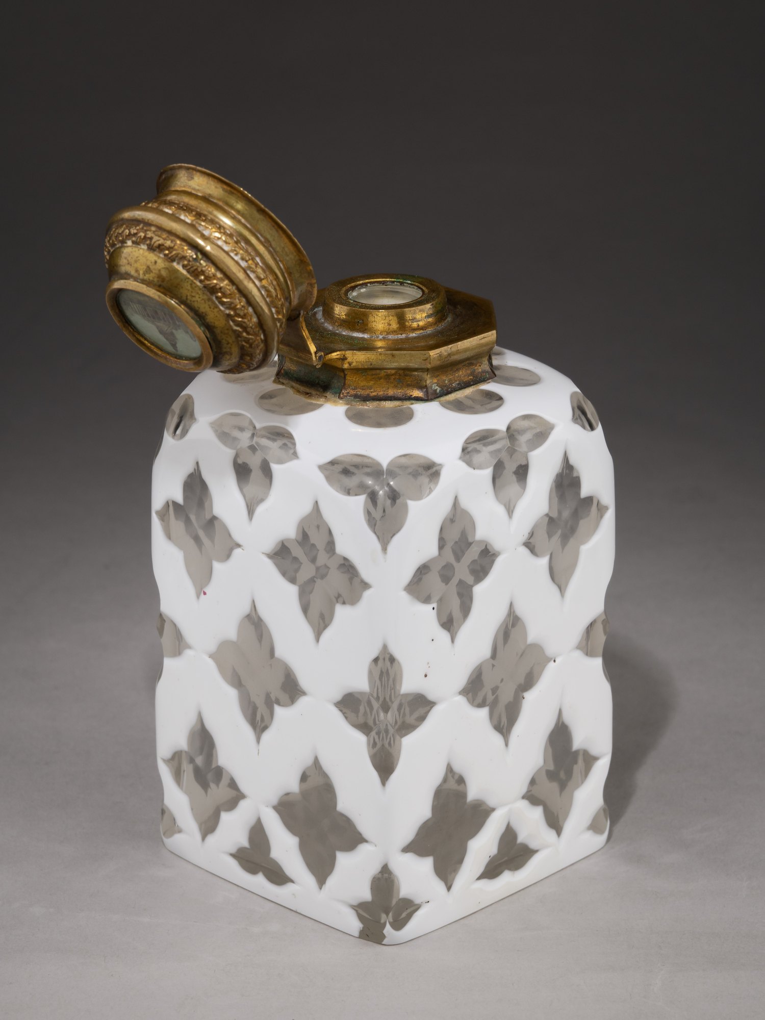 Чайница с миниатюрой Пантеона в Париже. Середина XIX века.