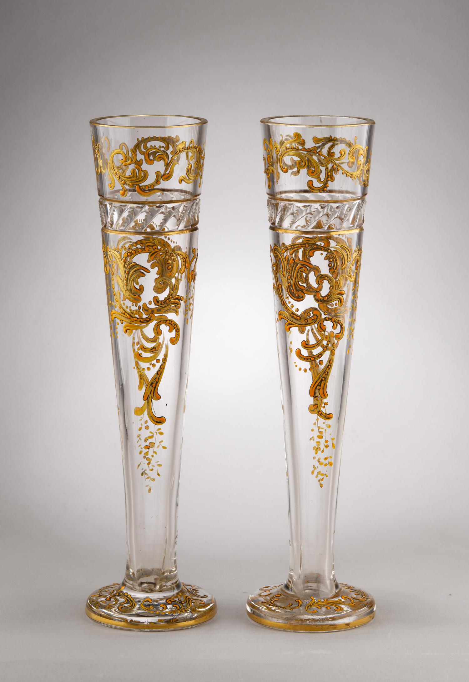(Мозер) Два кубка для шампанского с росписью золотом и эмалью. 
Австрия, Карловы Вары, фабрика Мозер (Moser), 1895–1918 годы.