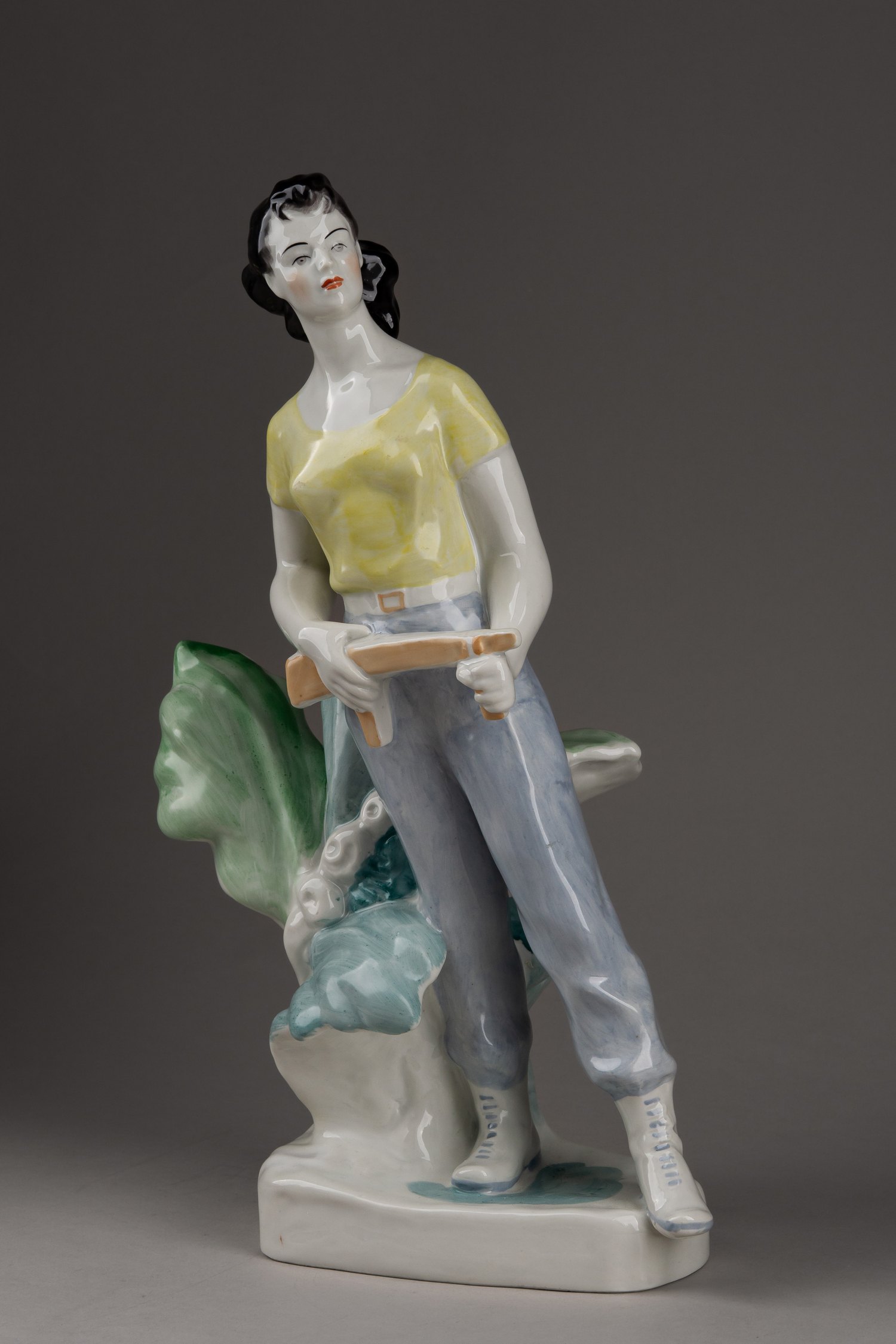 (Малышева Н.А) Скульптура «Кубинка (Куба)». 
СССР, Дулевский фарфоровый завод, автор модели – Малышева Н.А., 1963 год.