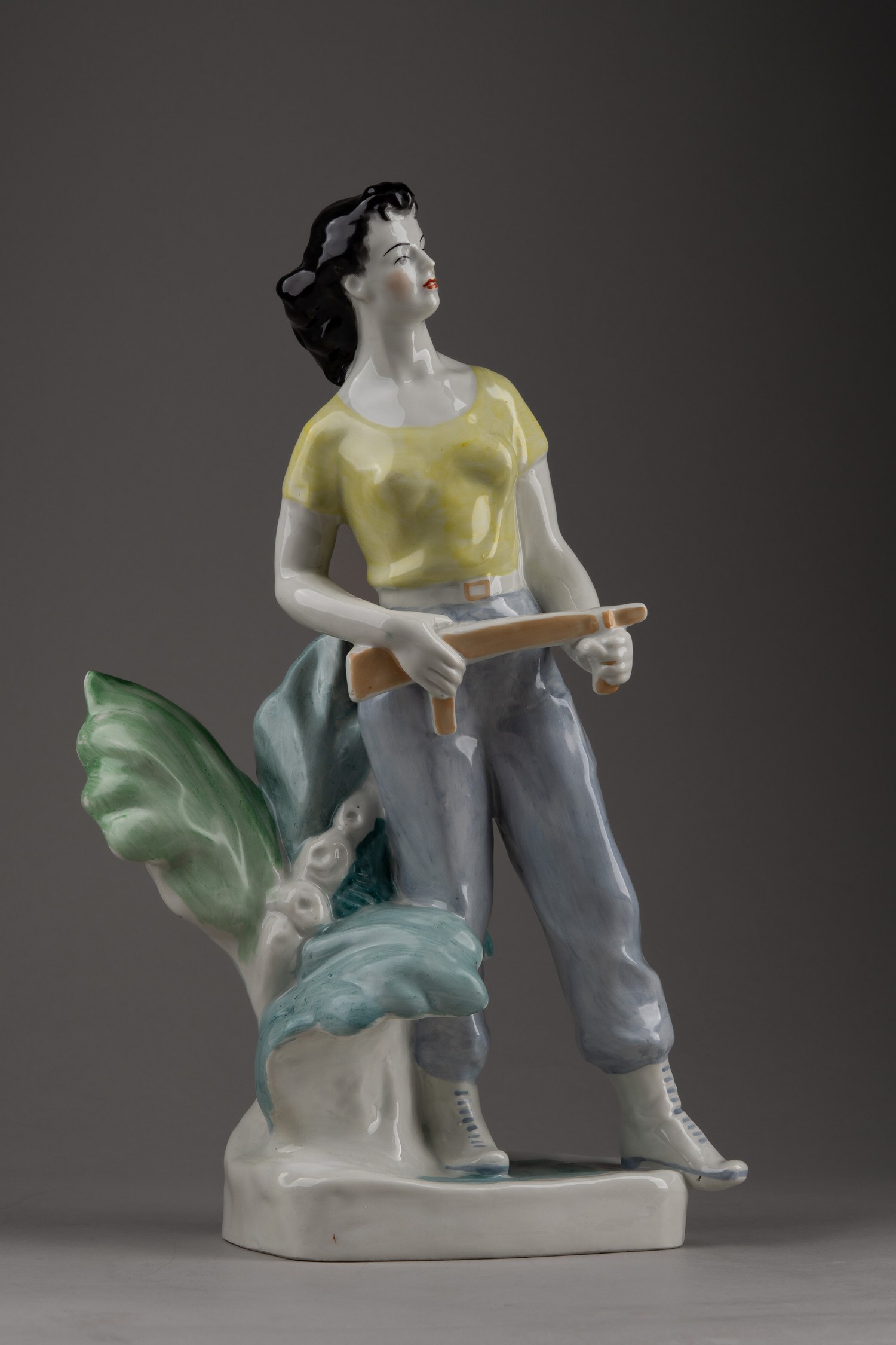 (Малышева Н.А) Скульптура «Кубинка (Куба)». 
СССР, Дулевский фарфоровый завод, автор модели – Малышева Н.А., 1963 год.