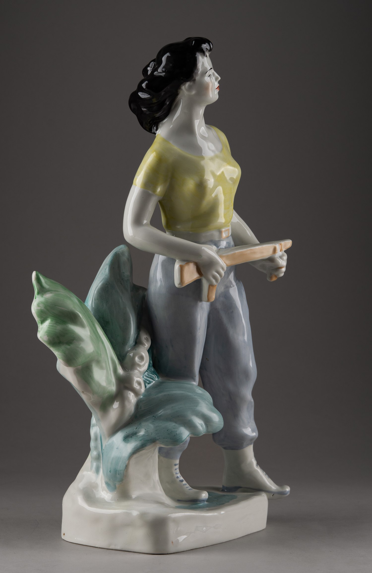 (Малышева Н.А) Скульптура «Кубинка (Куба)». 
СССР, Дулевский фарфоровый завод, автор модели – Малышева Н.А., 1963 год.