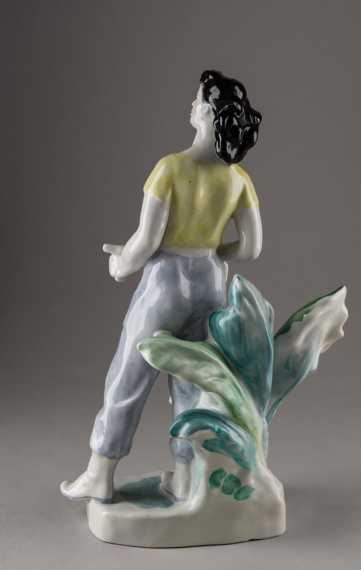 (Малышева Н.А) Скульптура «Кубинка (Куба)». 
СССР, Дулевский фарфоровый завод, автор модели – Малышева Н.А., 1963 год.