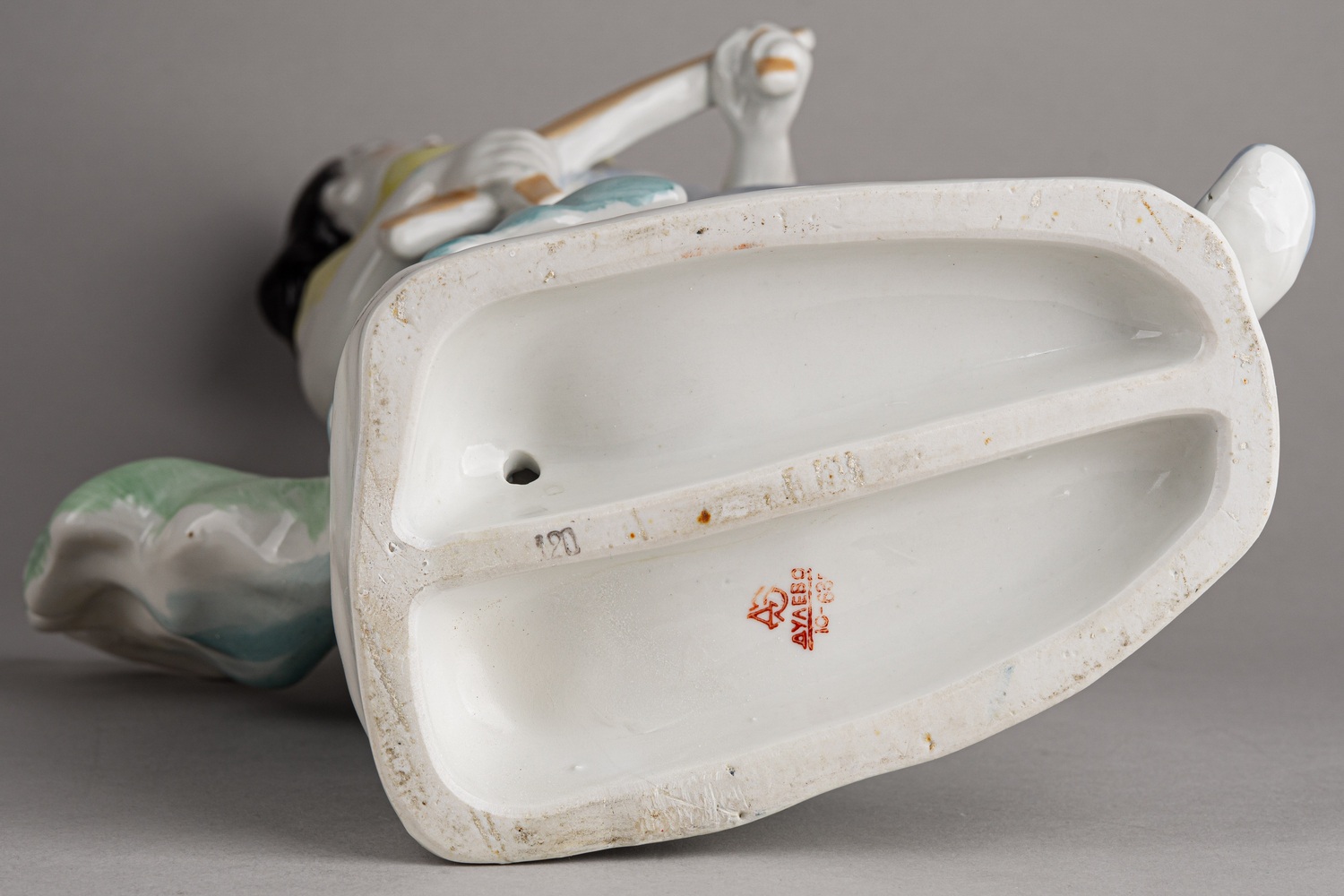 (Малышева Н.А) Скульптура «Кубинка (Куба)». 
СССР, Дулевский фарфоровый завод, автор модели – Малышева Н.А., 1963 год.