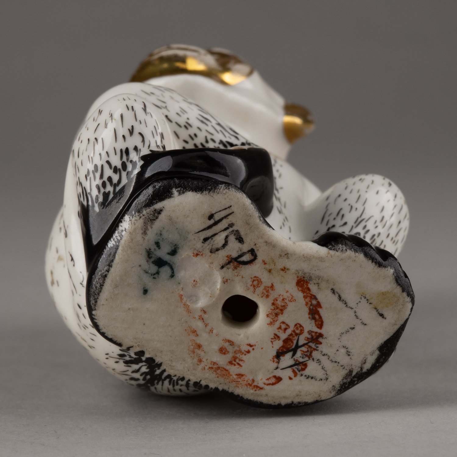 (Кульбах)  «Обезьяна» (белая пешка из набора шахмат «Звери севера и юга»). СССР, Ленинградский фарфоровый завод, автор модели - З.О. Кульбах, 1937-1938 годы.