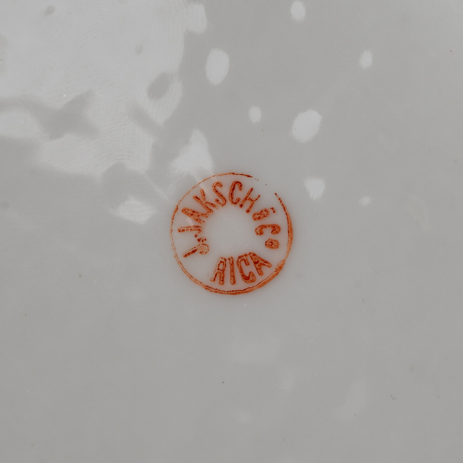 Ваза-сухарница «Композиция с розами». Рига, мастерская Якш и Ко (J. Jaksch & Co), 1879-1914 годы.