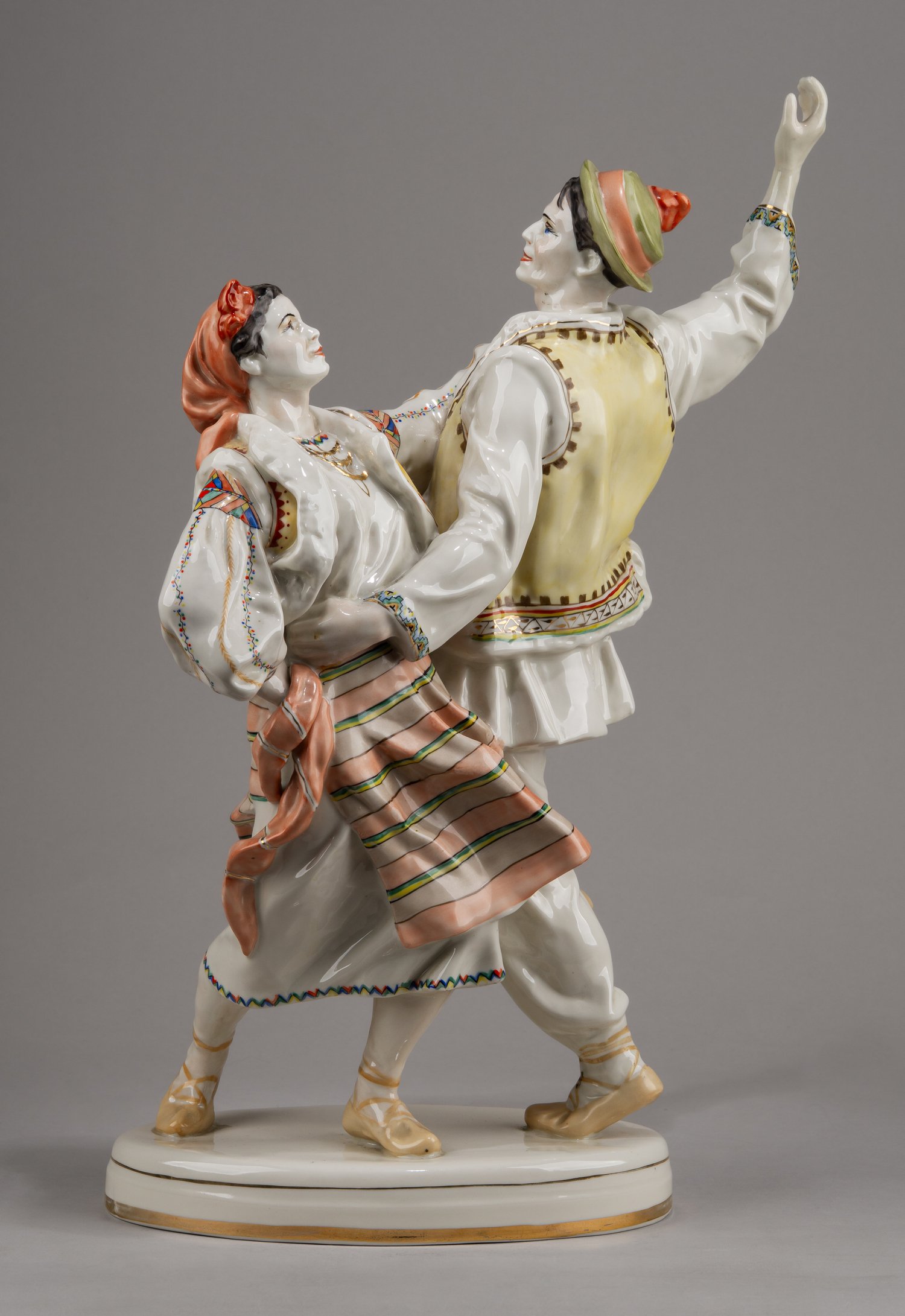 (О. П. Рапай) Скульптура «Танец Коломыйка». СССР, Городницкий фарфоровый завод, скульптор О. П. Рапай, 1960-е-1970-е годы.