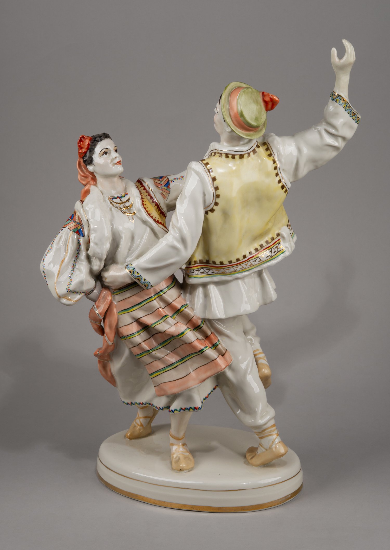 (О. П. Рапай) Скульптура «Танец Коломыйка». СССР, Городницкий фарфоровый завод, скульптор О. П. Рапай, 1960-е-1970-е годы.