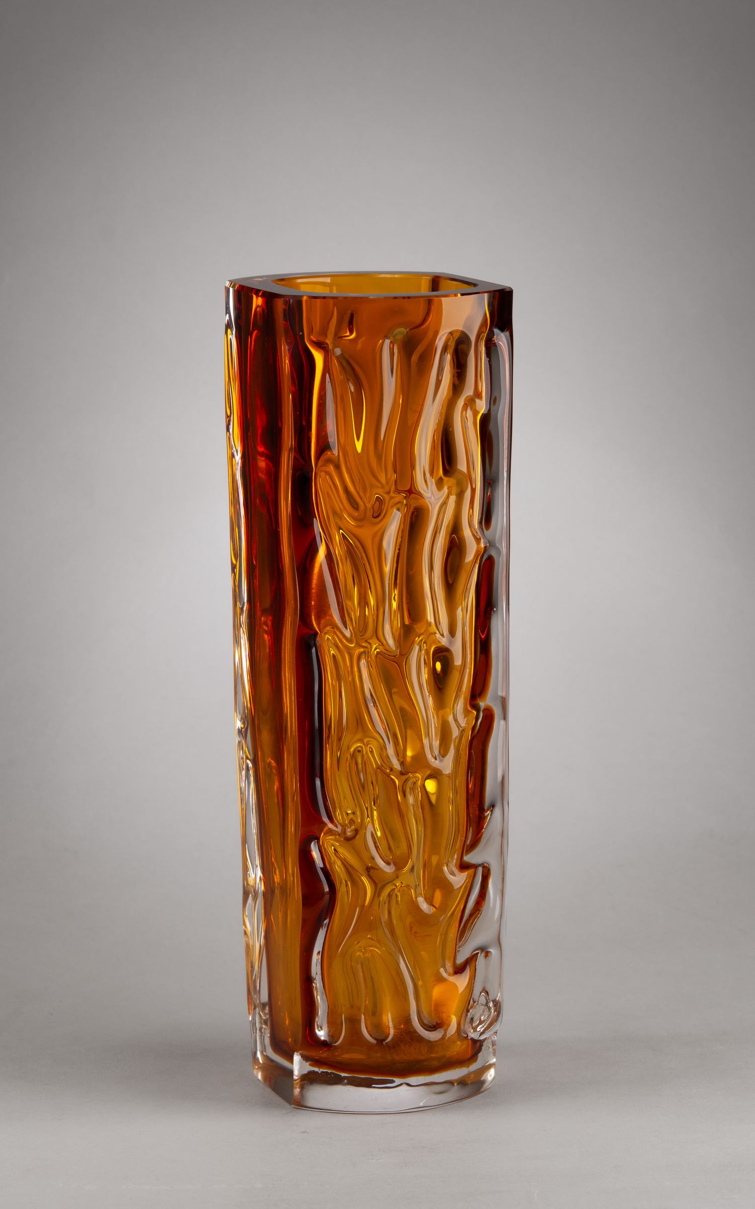 (ЛЗХИ) Ваза «Кора». СССР, Ленинградский завод художественного стекла, автор П.И. Зинченко, 1960-е -1970-е годы.