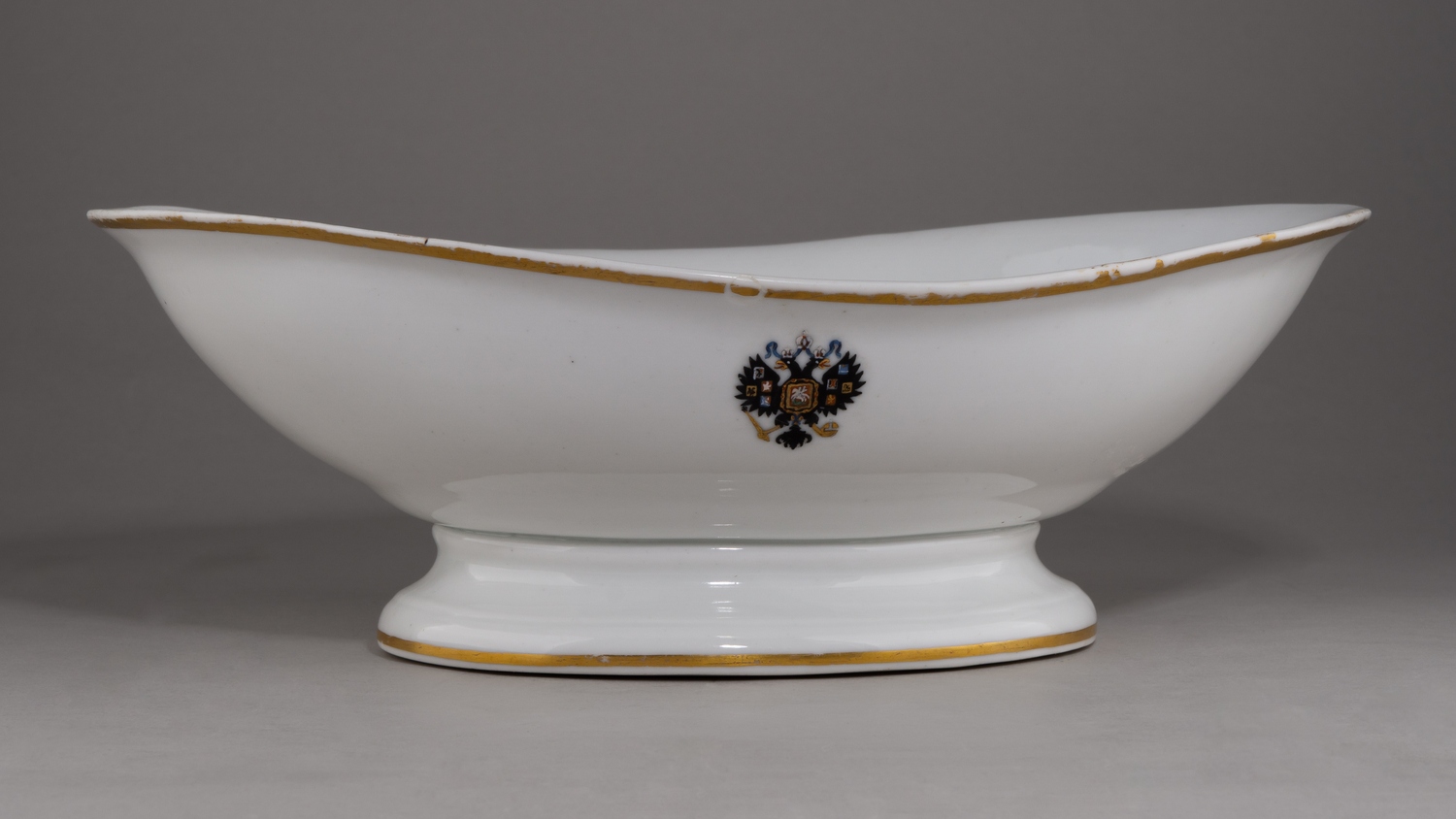 Ваза из «Коронационного» (Зимнедворского) сервиза. 
Россия, Императорский фарфоровый завод, 1881 год.