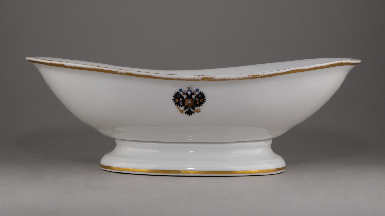 Ваза из «Коронационного» (Зимнедворского) сервиза. 
Россия, Императорский фарфоровый завод, 1881 год.