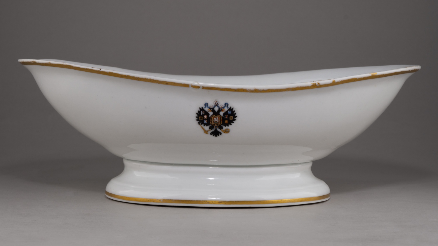 Ваза из «Коронационного» (Зимнедворского) сервиза. 
Россия, Императорский фарфоровый завод, 1881 год.