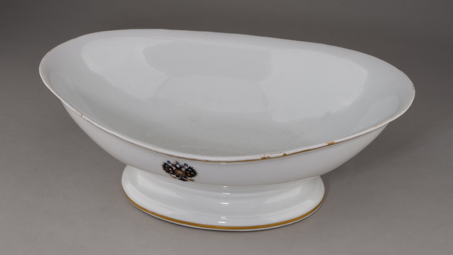 Ваза из «Коронационного» (Зимнедворского) сервиза. 
Россия, Императорский фарфоровый завод, 1881 год.