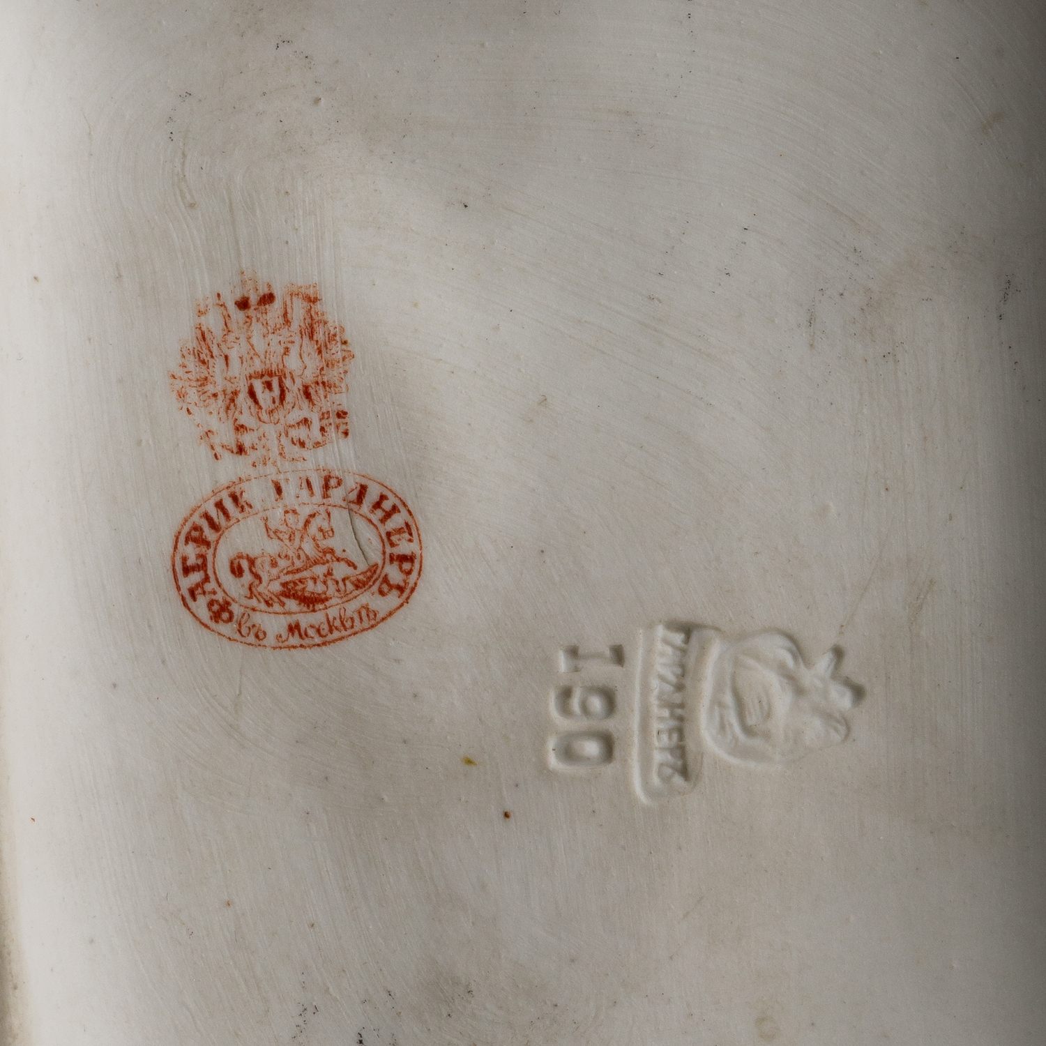 (Гарднер. Пасха. Дети.) Скульптура «Дети на Пасху». 
Россия, фабрика Ф.Я. Гарднера, 1870-е–1880-е годы.