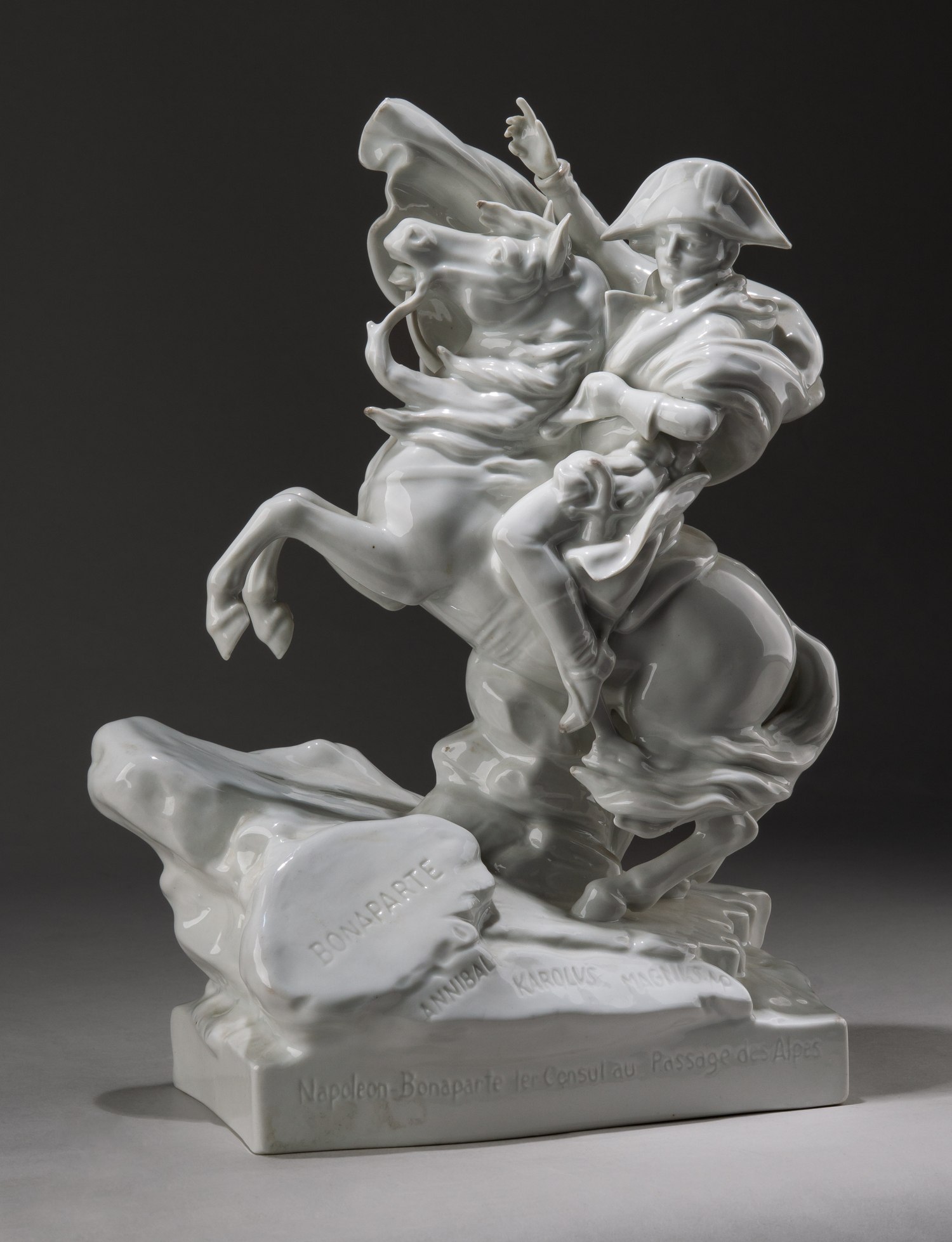 Скульптура «Наполеон Бонапарт при переходе через Альпы». Германия, Рудольштадт, мануфактура «Эрнст Боне и Сыновья» («Ernst Bohne & Söhne»), середина XX века.