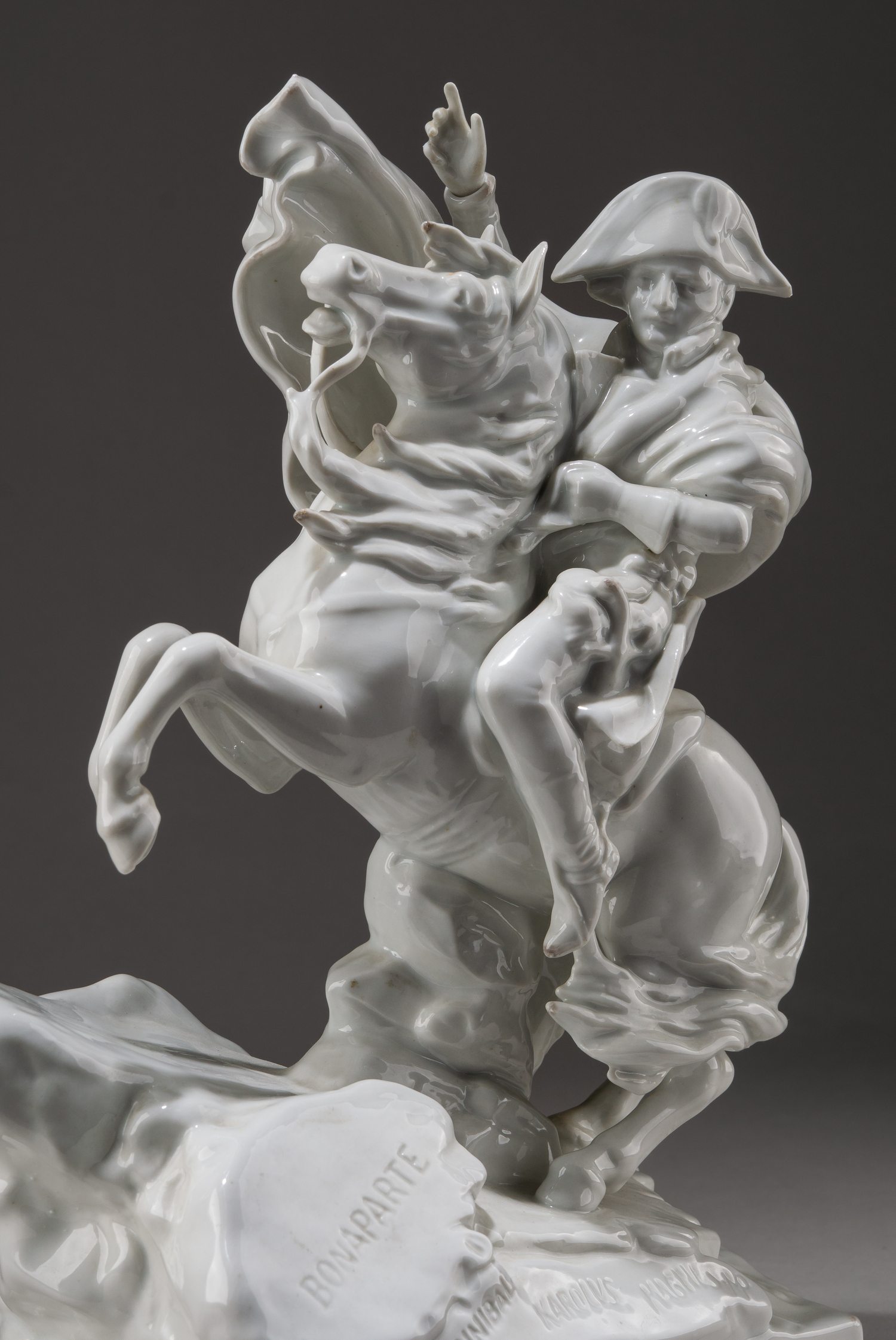 Скульптура «Наполеон Бонапарт при переходе через Альпы». Германия, Рудольштадт, мануфактура «Эрнст Боне и Сыновья» («Ernst Bohne & Söhne»), середина XX века.