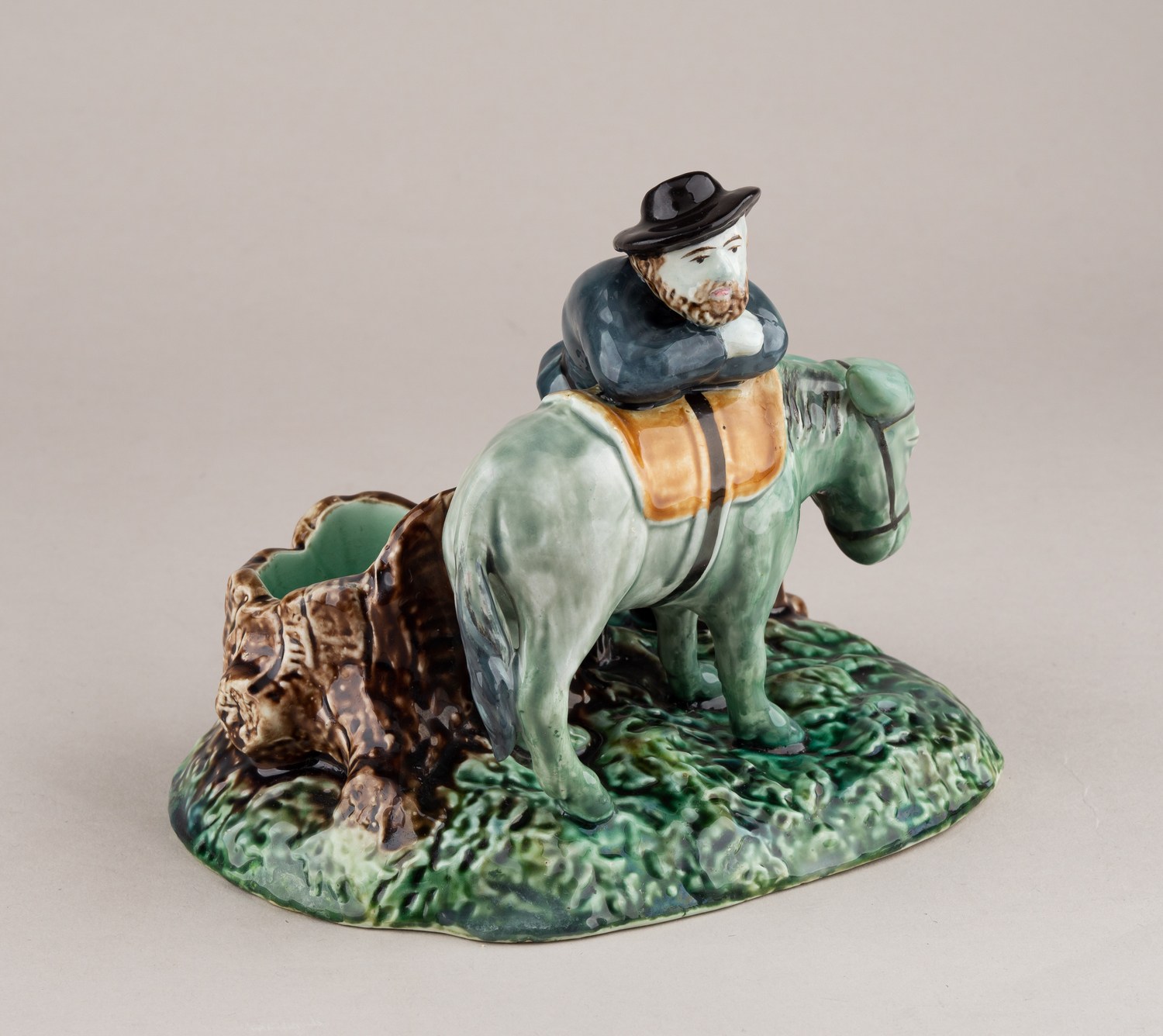 (Кузнецов) Скульптура «Отдых» (Санчо Панса). Россия, Тверская фабрика М.С. Кузнецова, 1870-е–1889 годы.