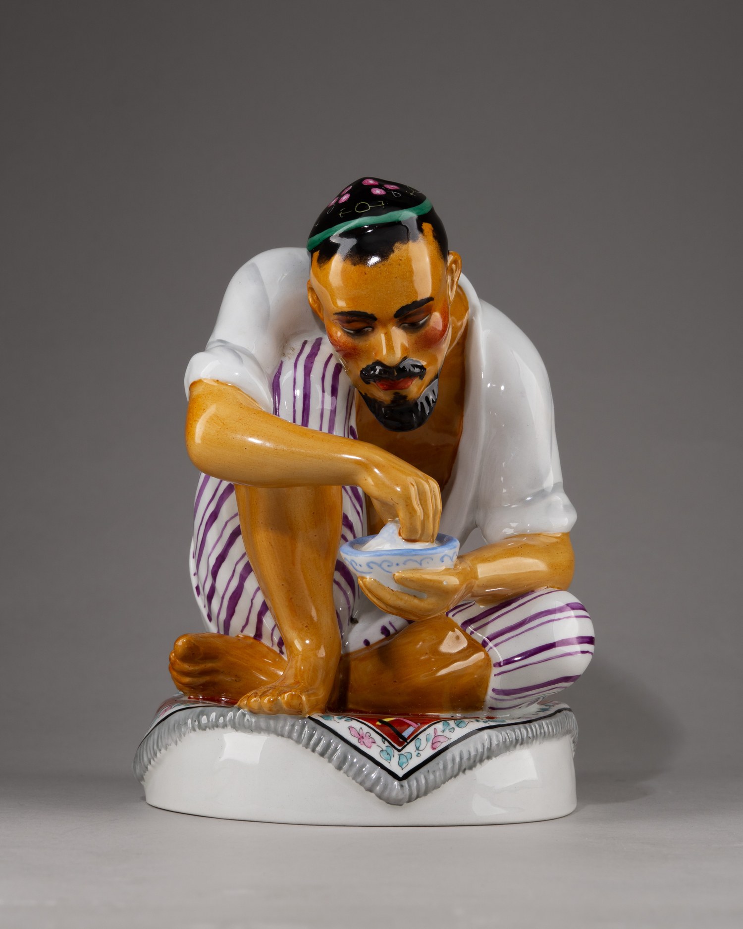 Скульптура «Пилав» («Узбек с пиалой»). Россия, скульптор А.В. Яковлев (модель 1929 г.), конец XX века.