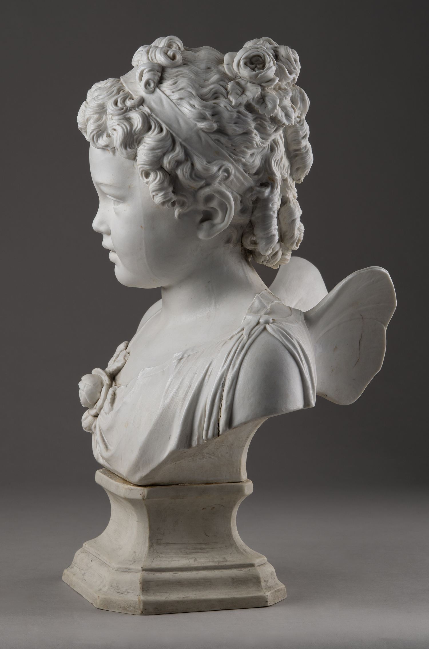 (В собрании ГИМ. Шпис) Бюст девочки-ангела. Россия, Императорский фарфоровый завод, автор модели А.К. Шпис, 1870-е годы.